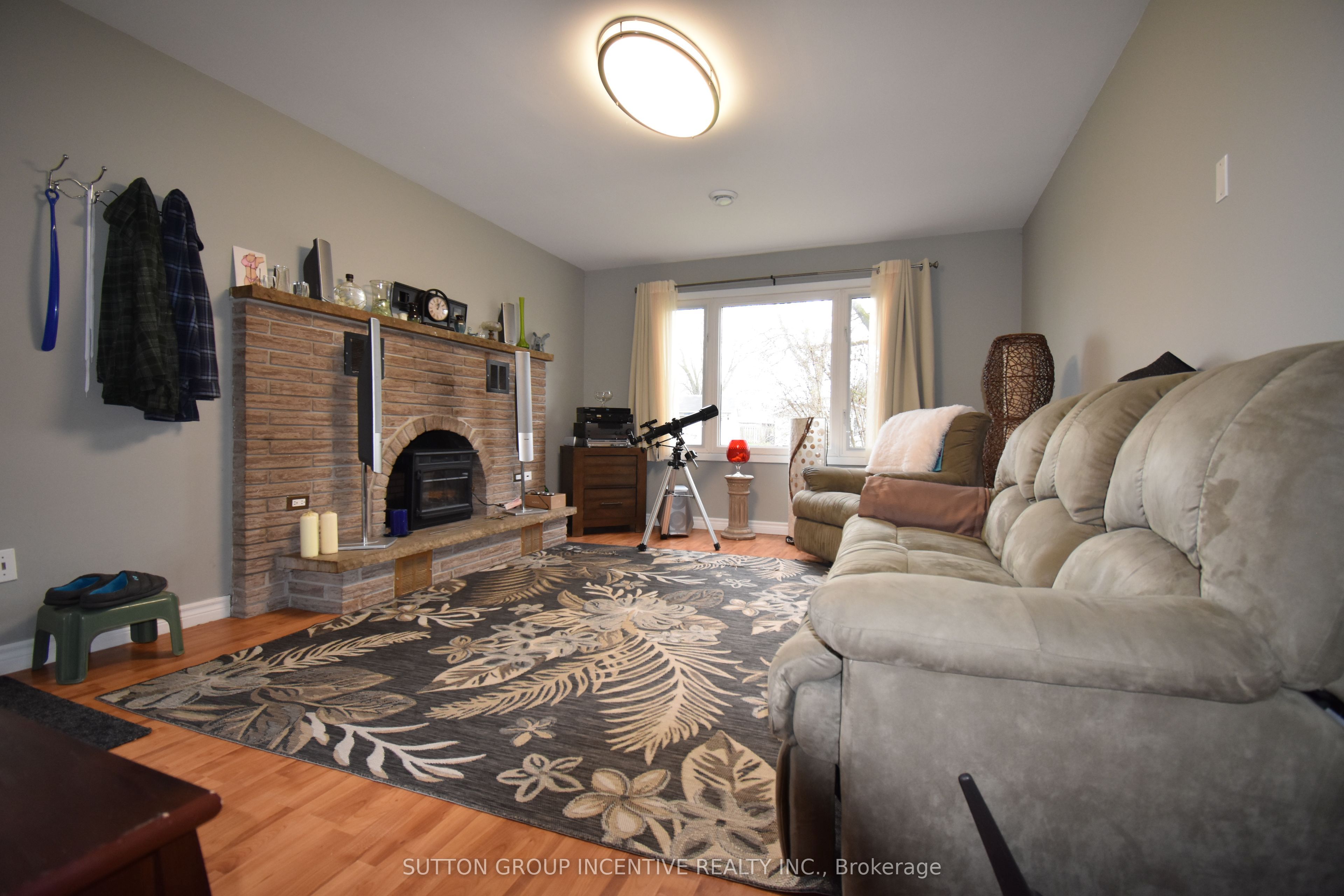 5 Lanark Crescent Property Photo 5