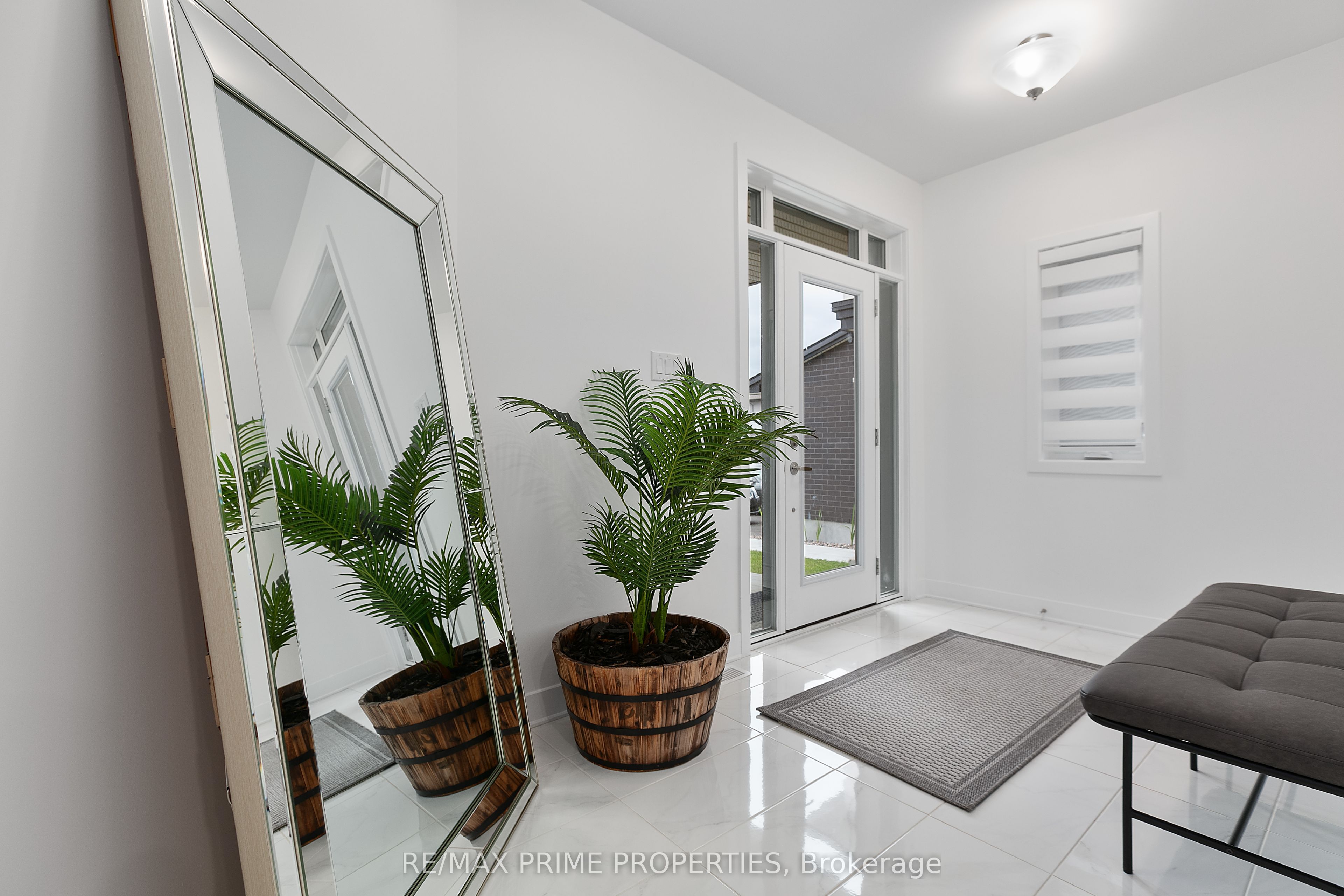 194 Bristol Crescent Property Photo 2