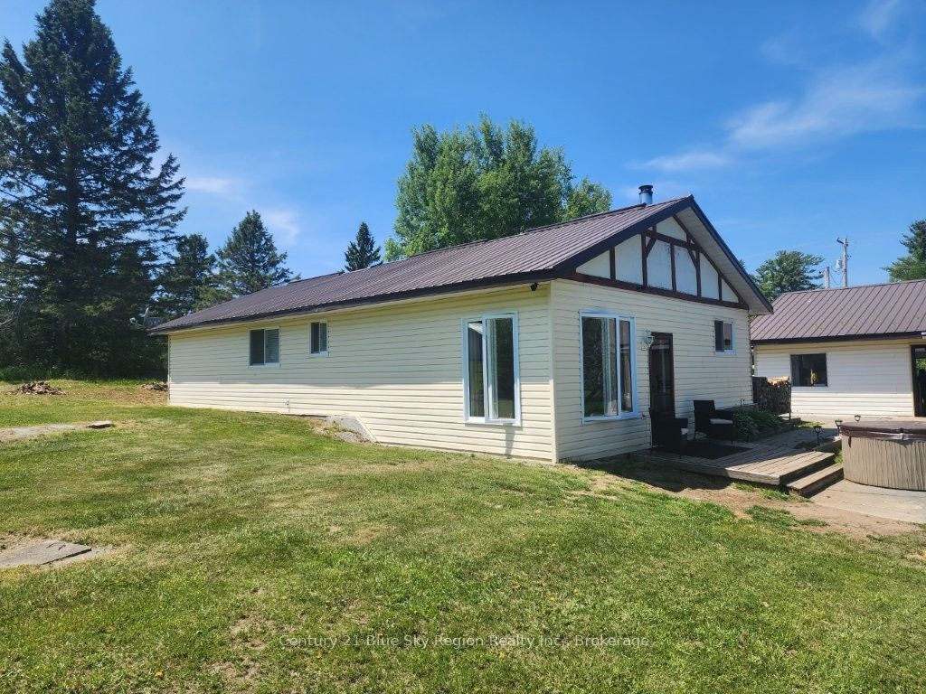 747 Derland Road Property Photo 1