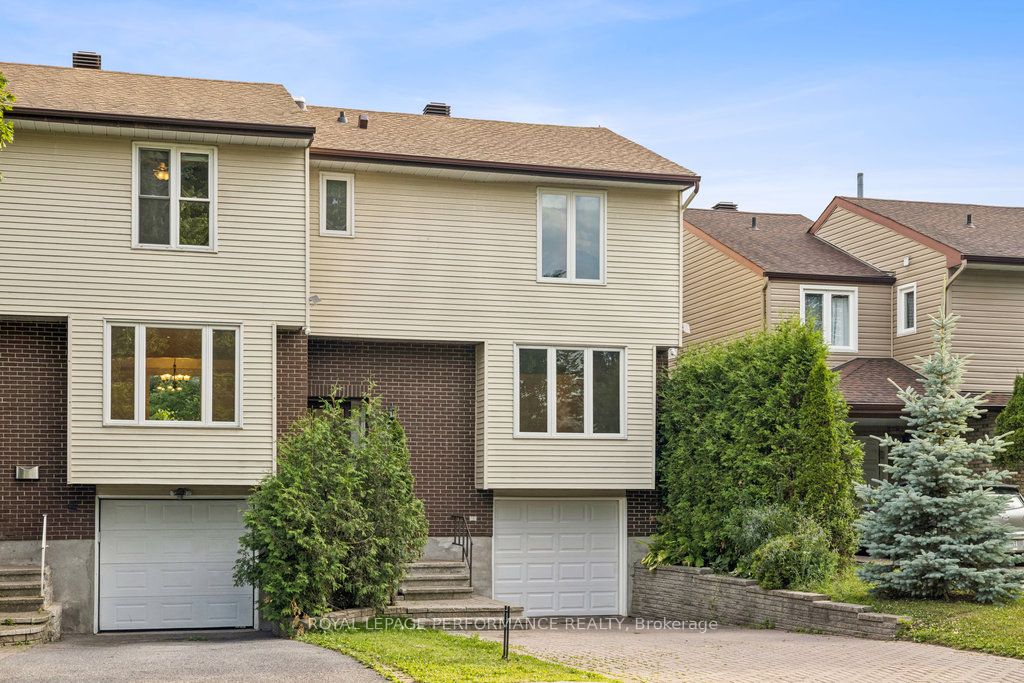 8 Gillespie Crescent Property Photo 1