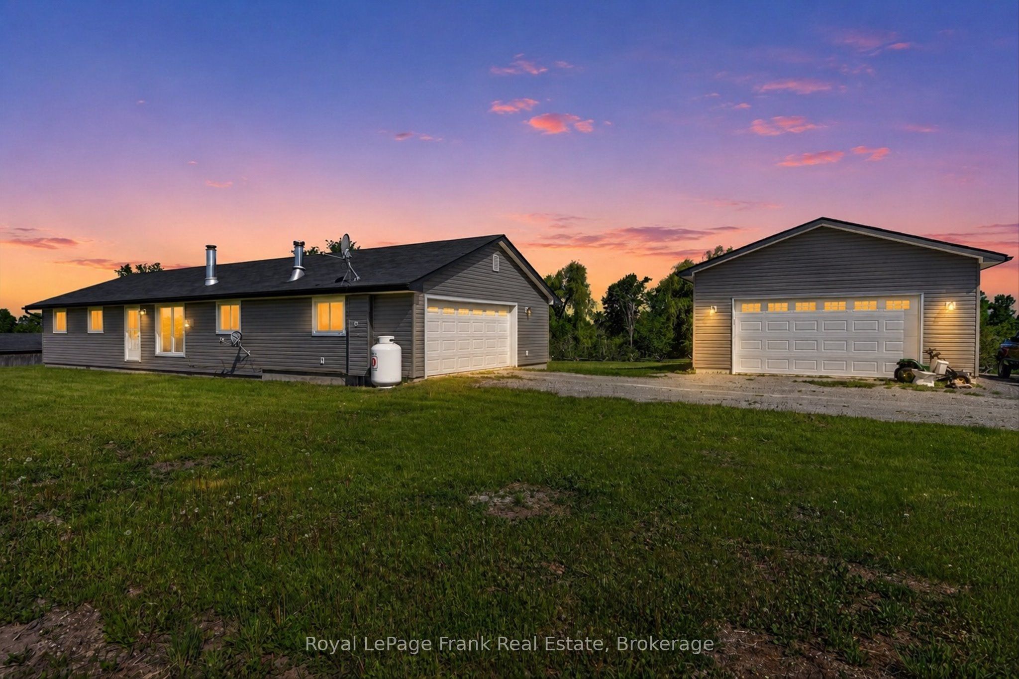 394 7th Line Road Property Photo 1
