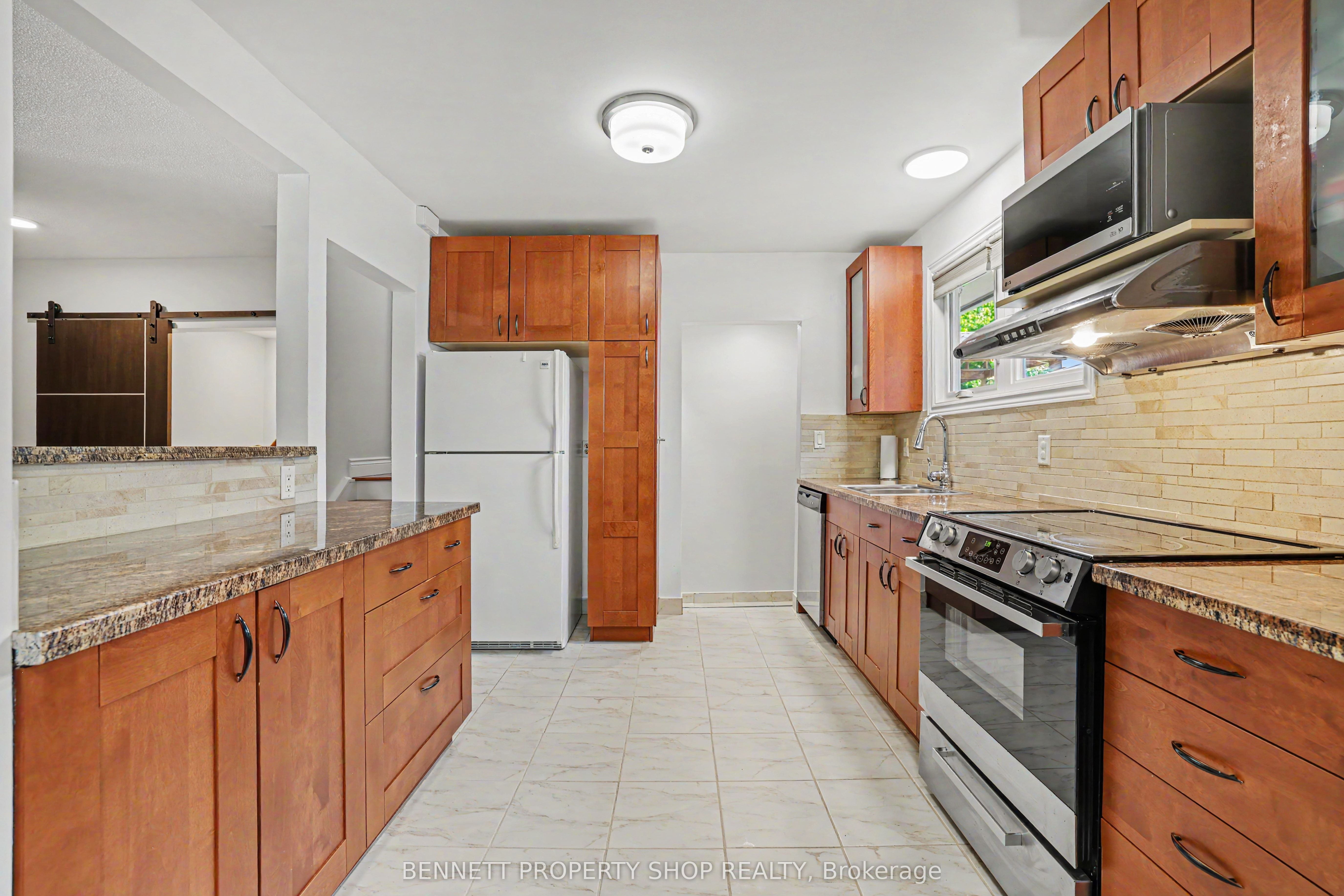 2736 Stone Crescent Property Photo 2