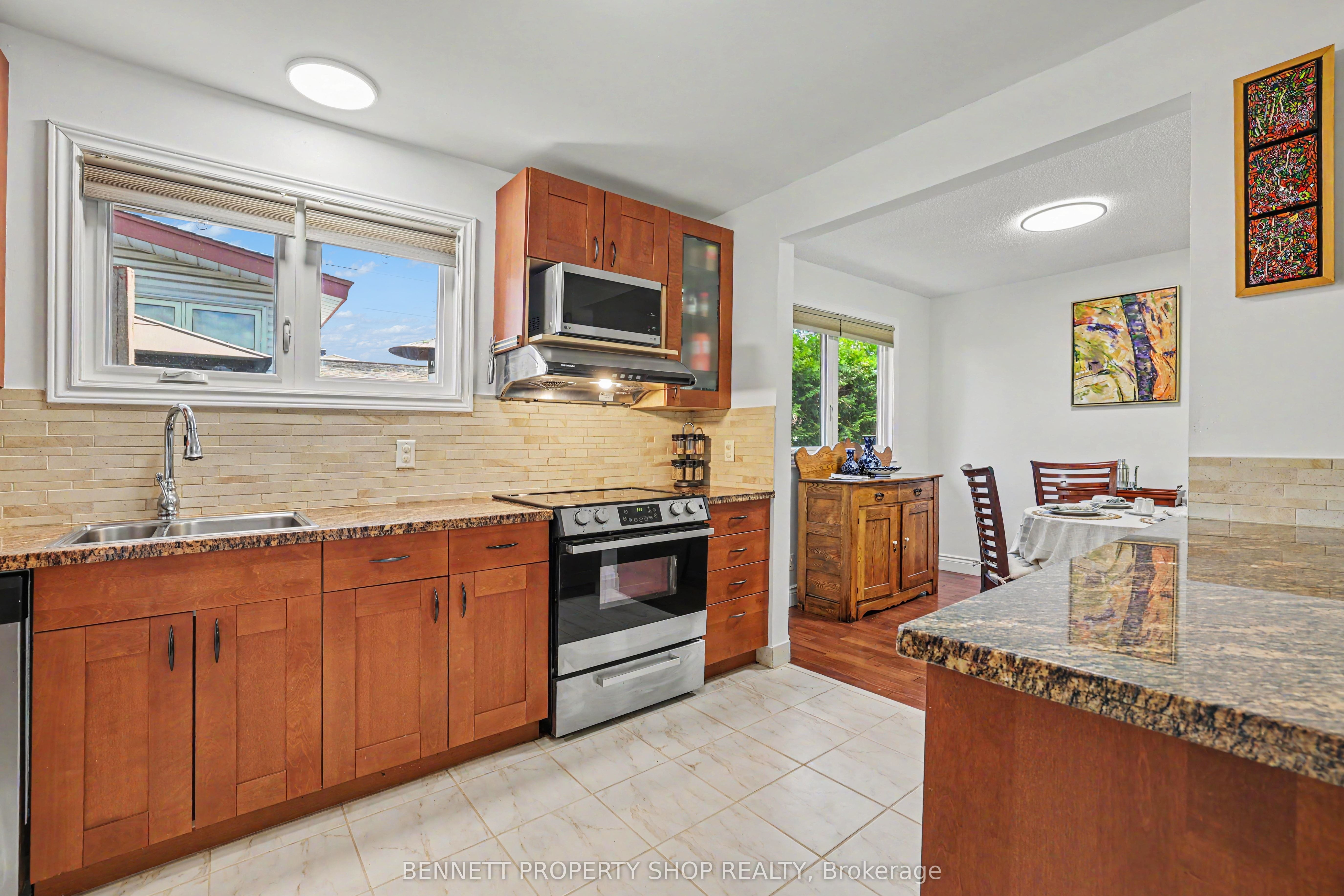 2736 Stone Crescent Property Photo 4