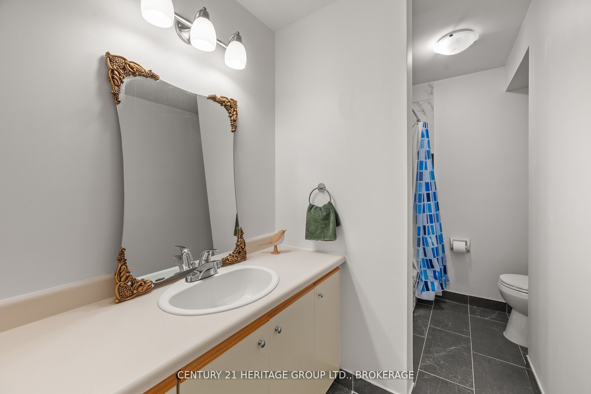 561 Armstrong Road 202 Property Photo 17