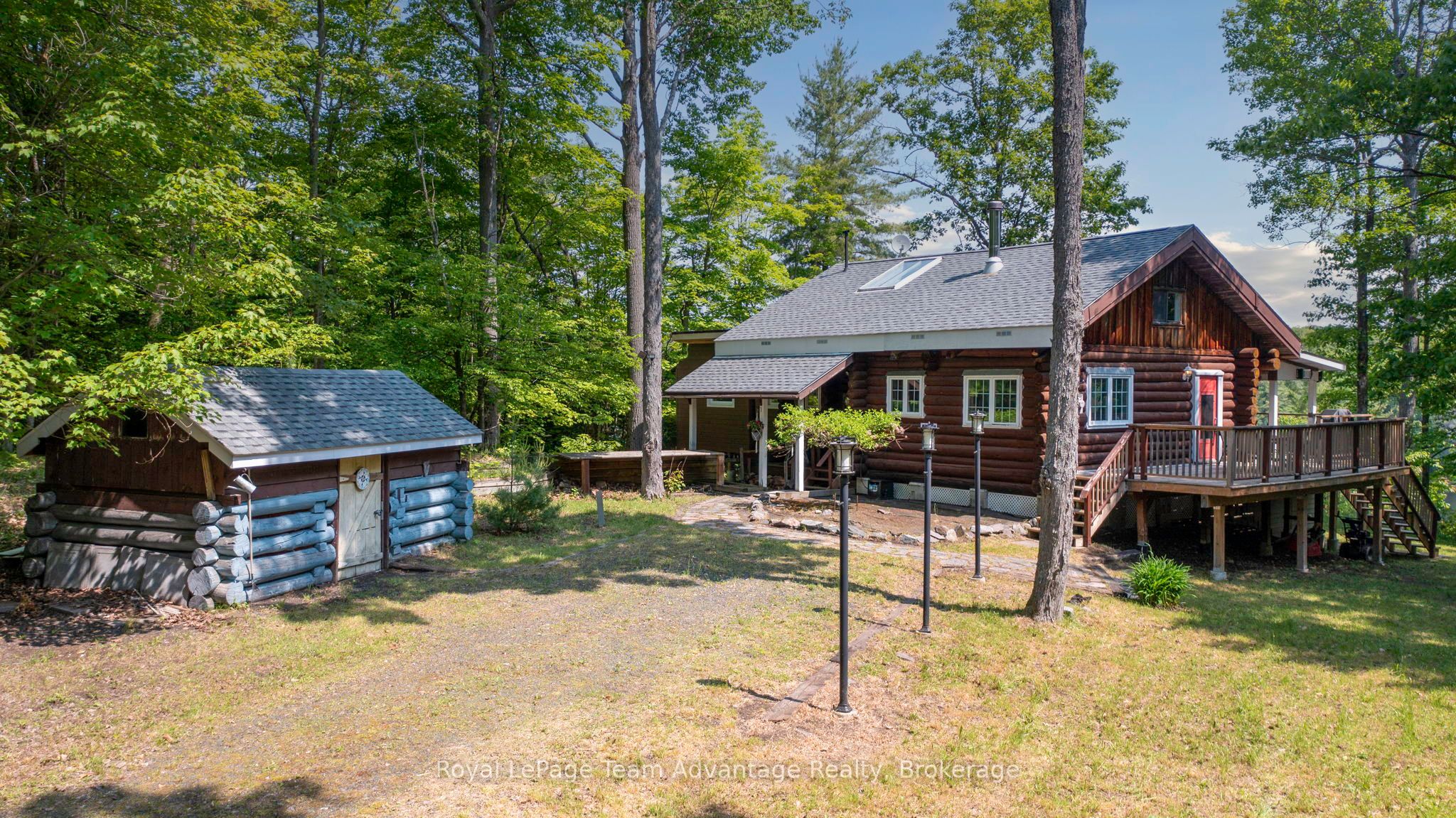 25 Limbert Lane N Property Photo 4