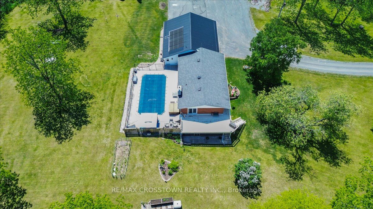 1074 Millhaven Road Property Photo 3