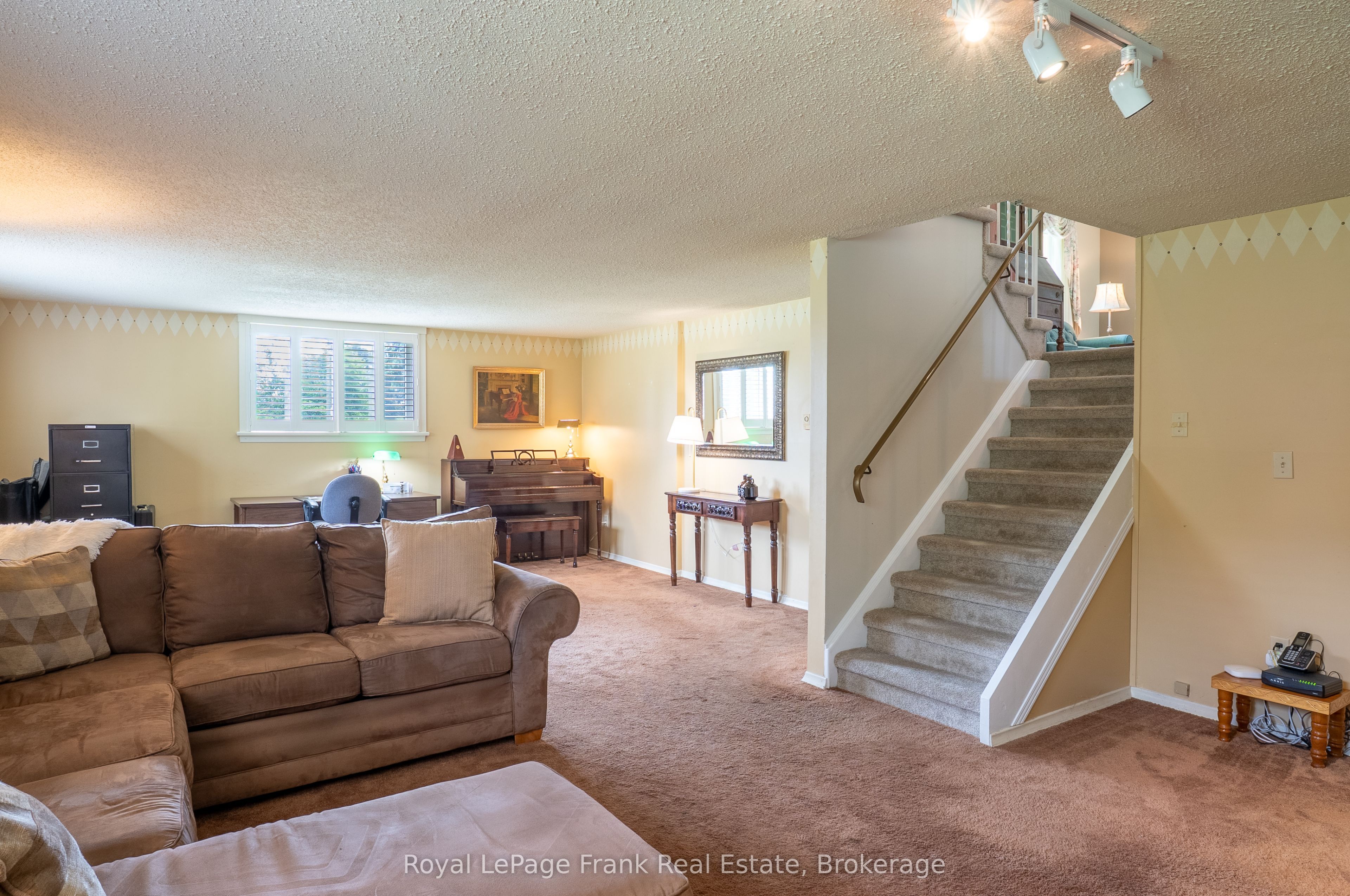 383 Old Surrey Lane Property Photo 19