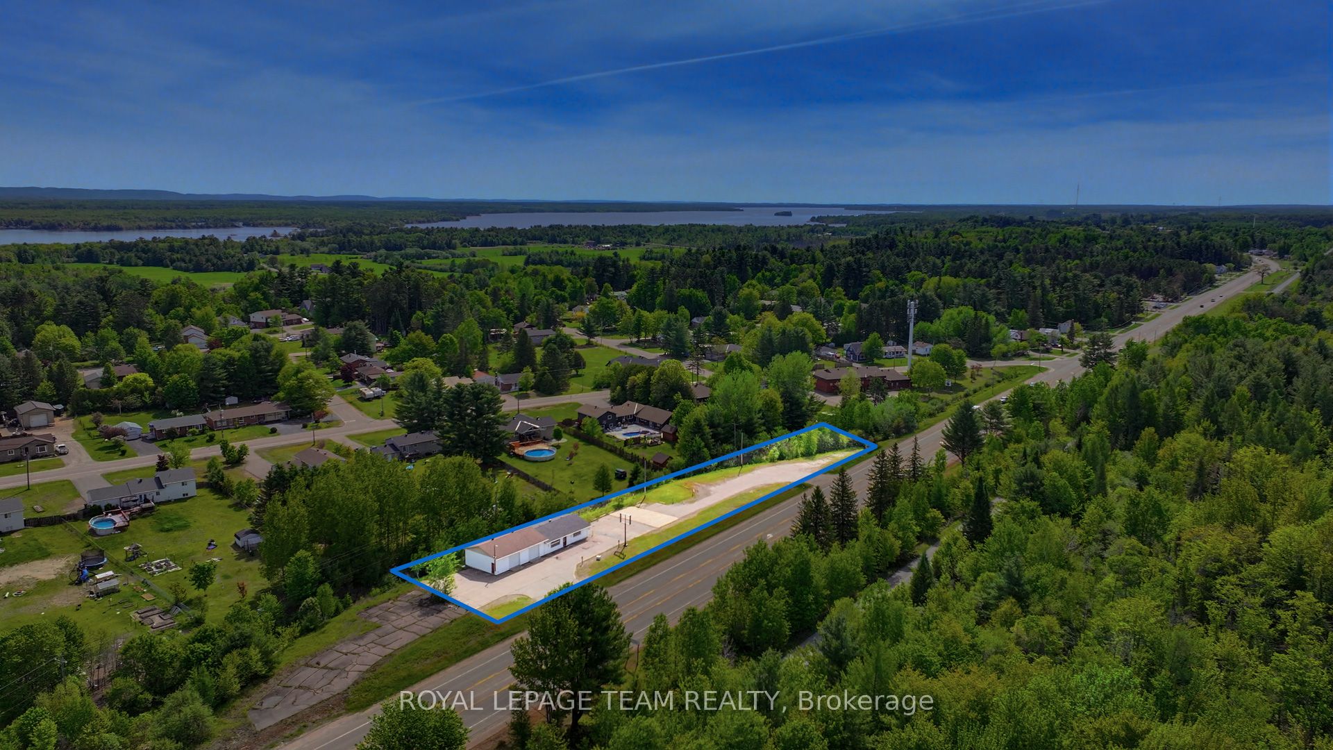 2427 PETAWAWA Boulevard