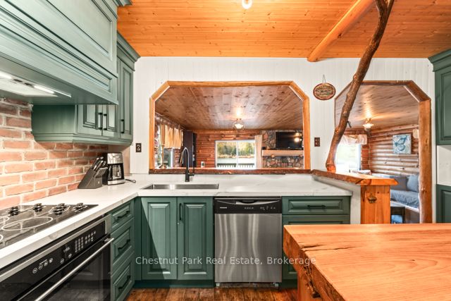 893 Relative Road Property Photo 12