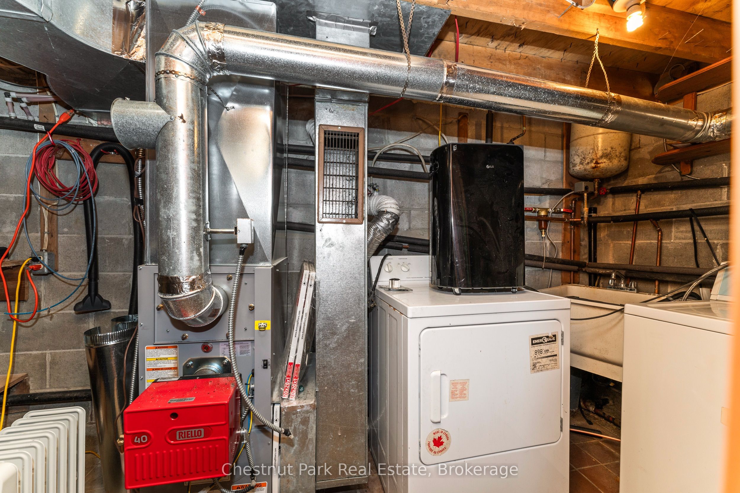 893 Relative Road Property Photo 38