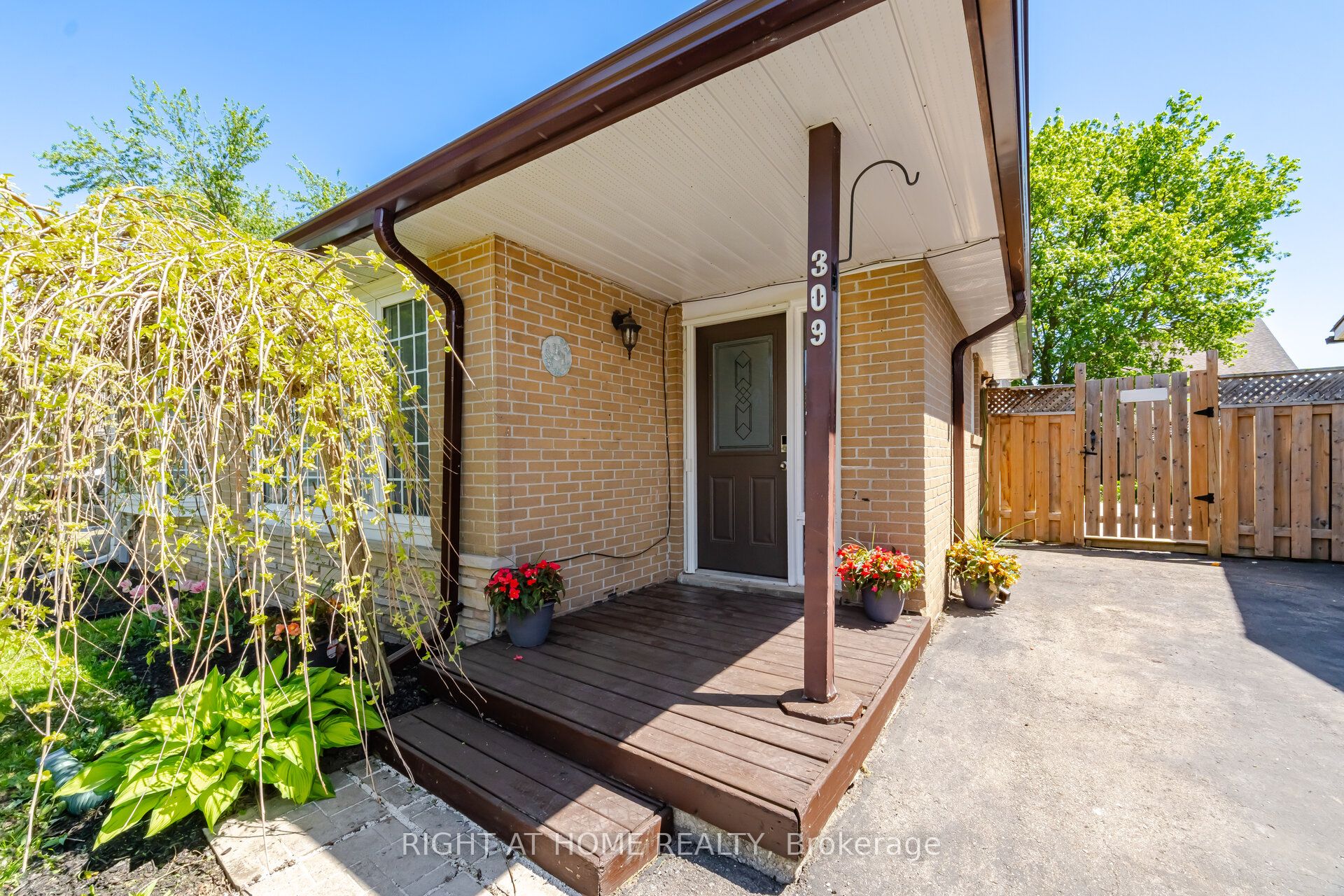 309 Simon Street Property Photo 2