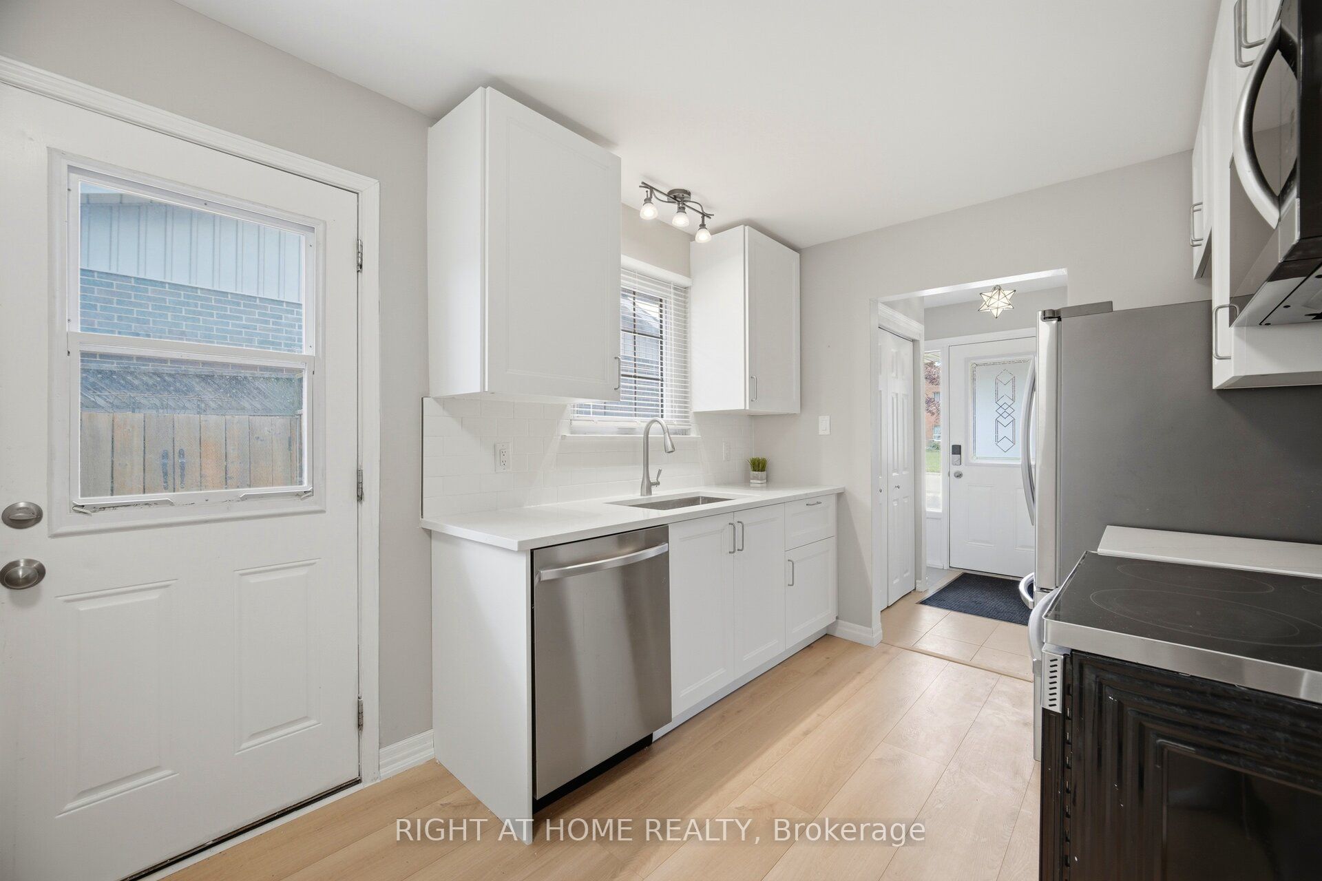 309 Simon Street Property Photo 4