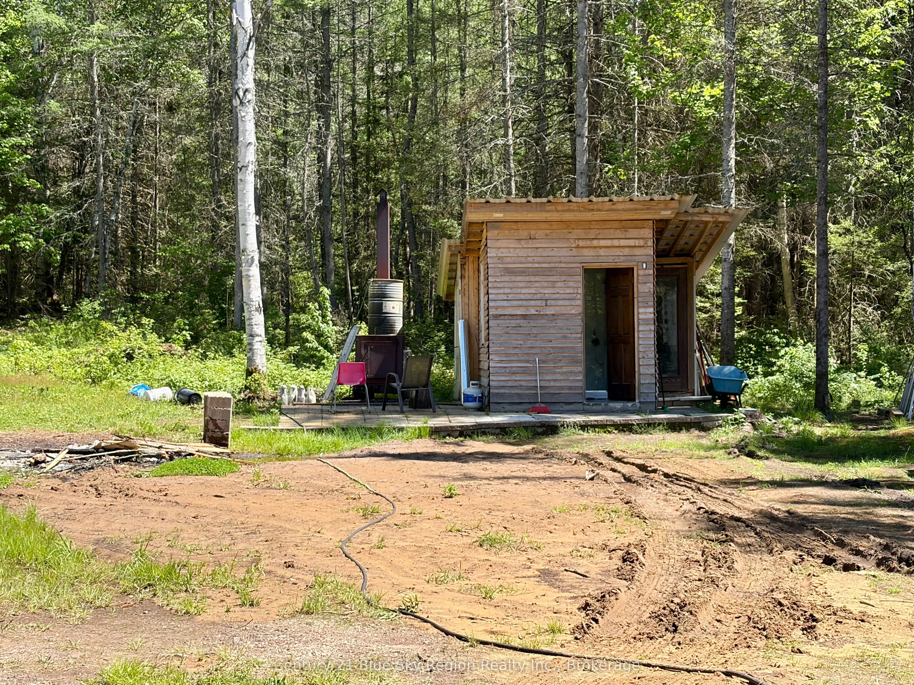 324 Proudfoot Road N Property Photo 16
