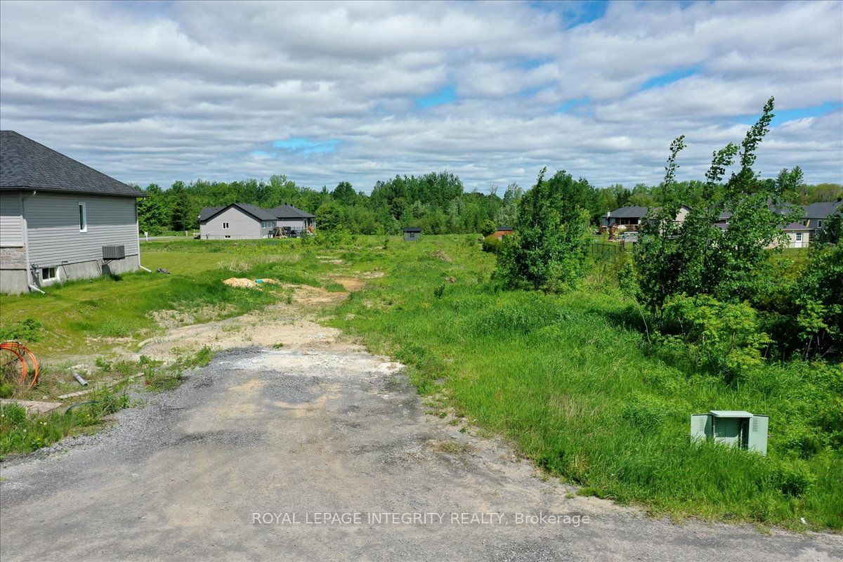237 Roxanne Street Property Photo 1