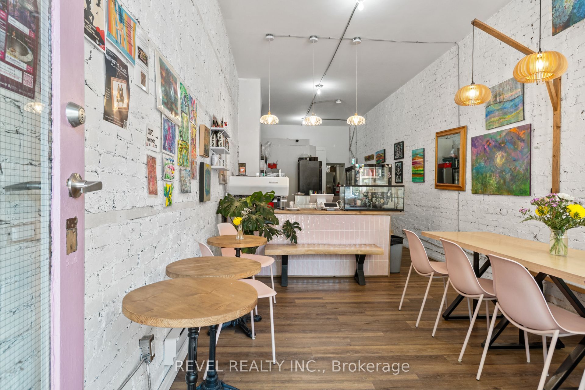 334 James Street N Property Photo 3