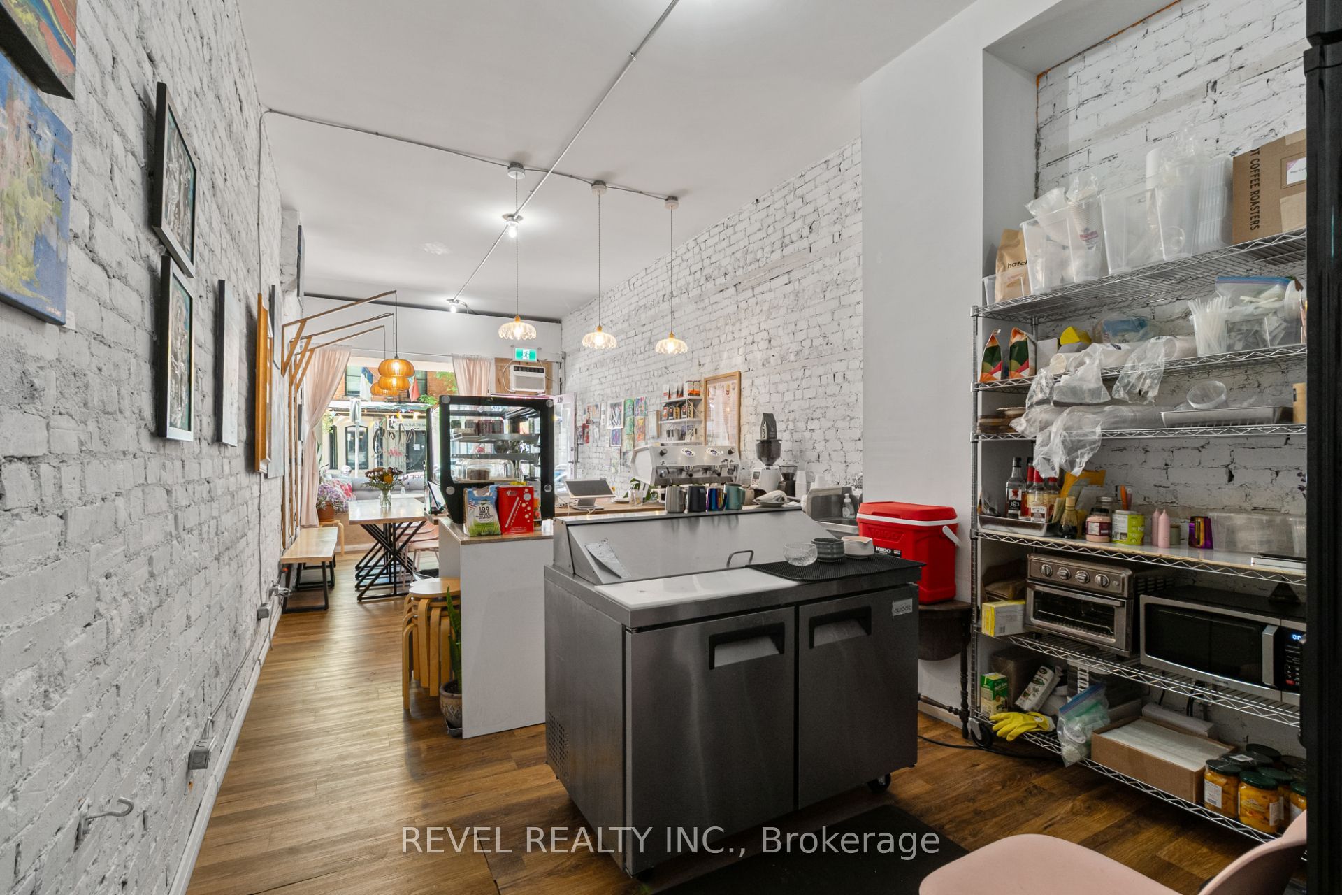 334 James Street N Property Photo 7