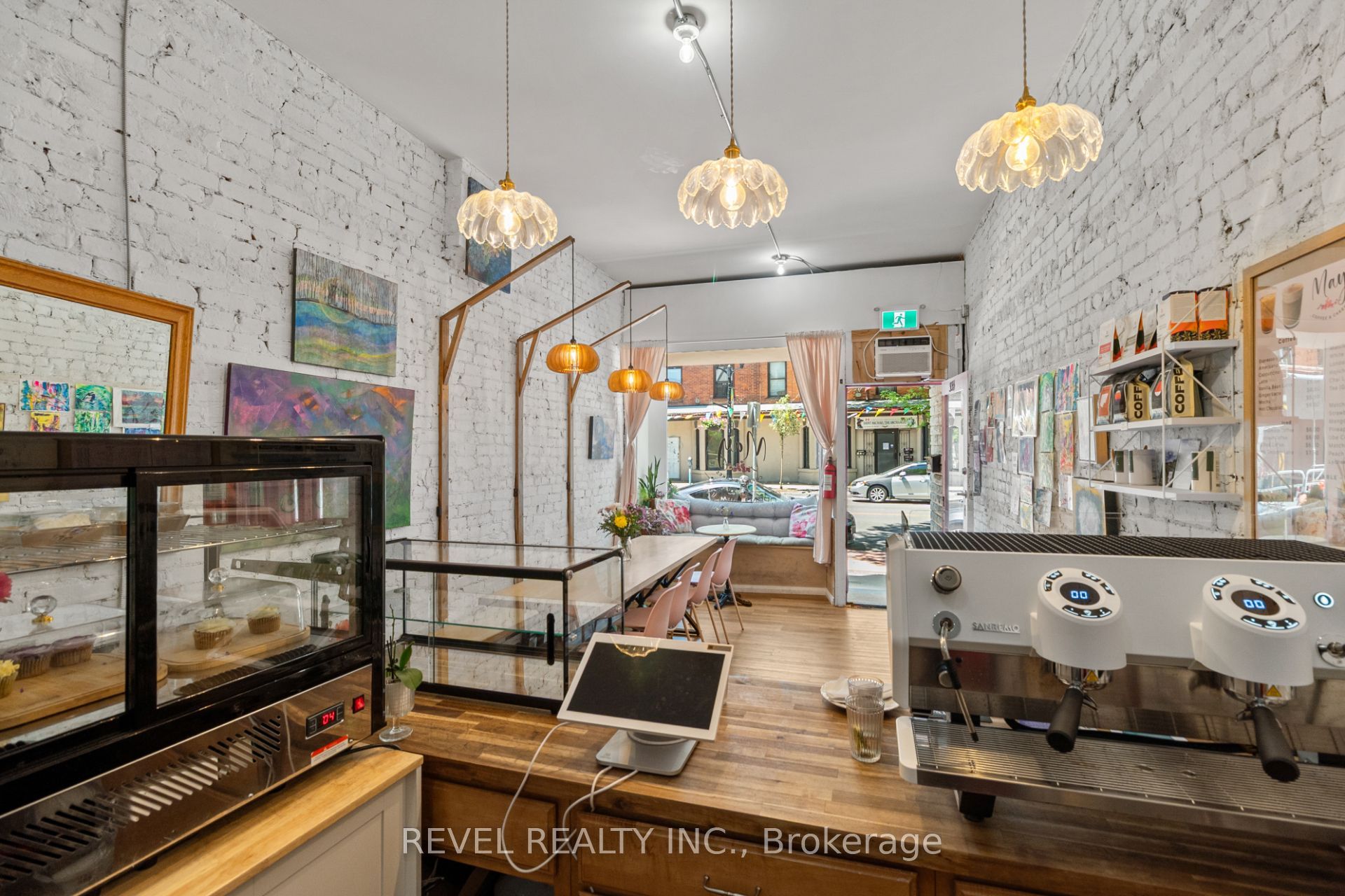 334 James Street N Property Photo 8