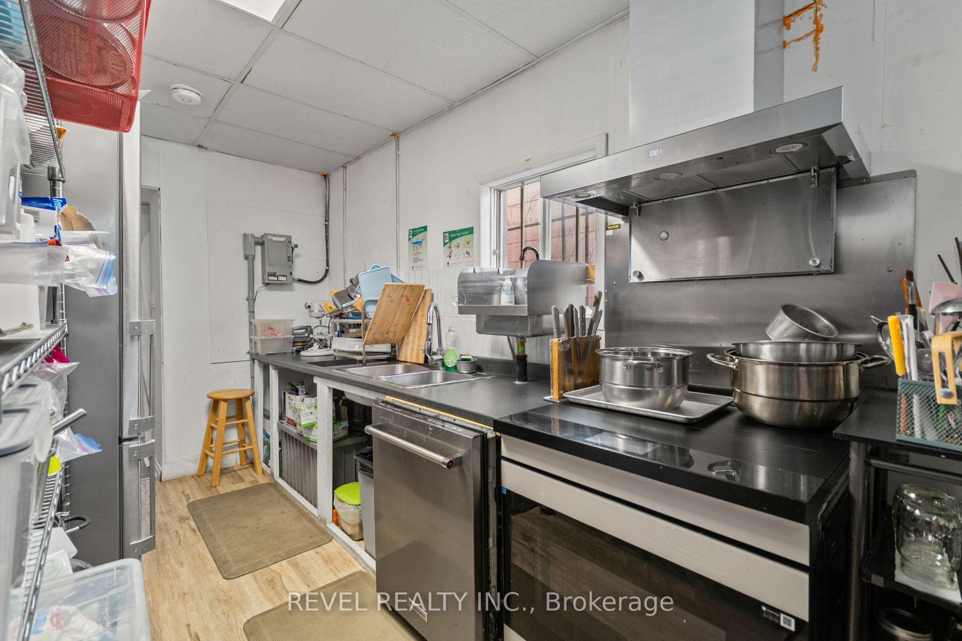334 James Street N Property Photo 11