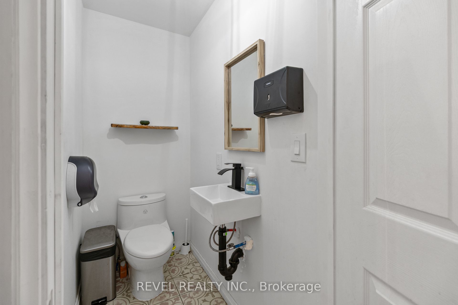334 James Street N Property Photo 12