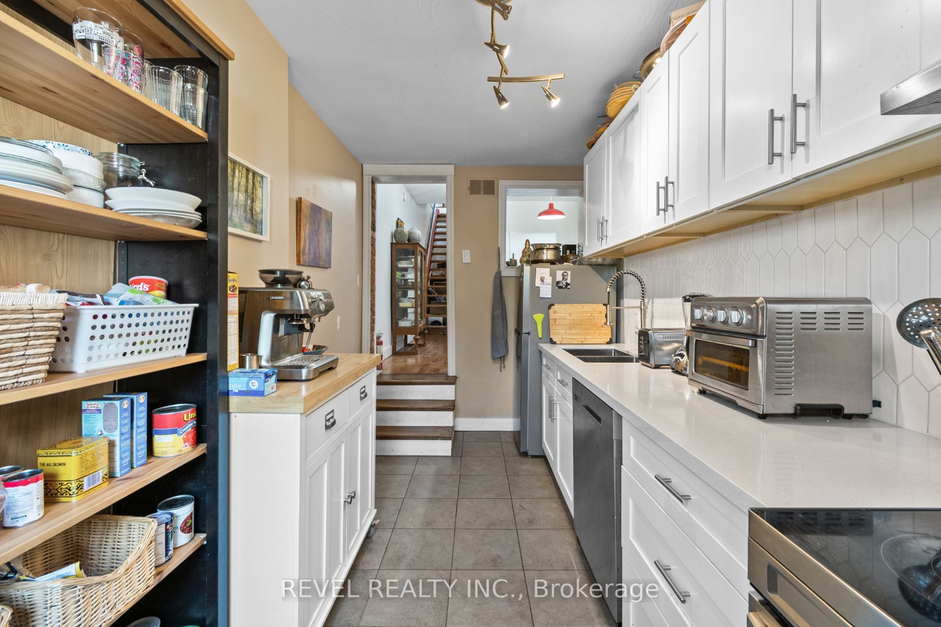 334 James Street N Property Photo 13