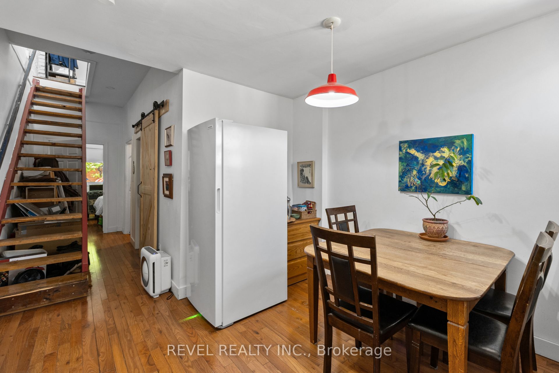 334 James Street N Property Photo 17