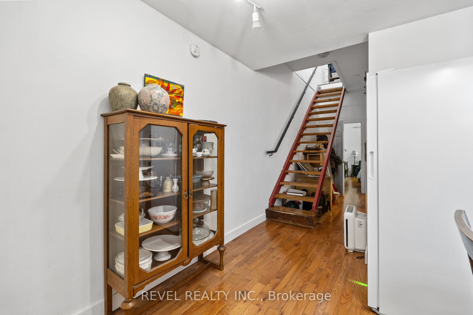 334 James Street N Property Photo 18