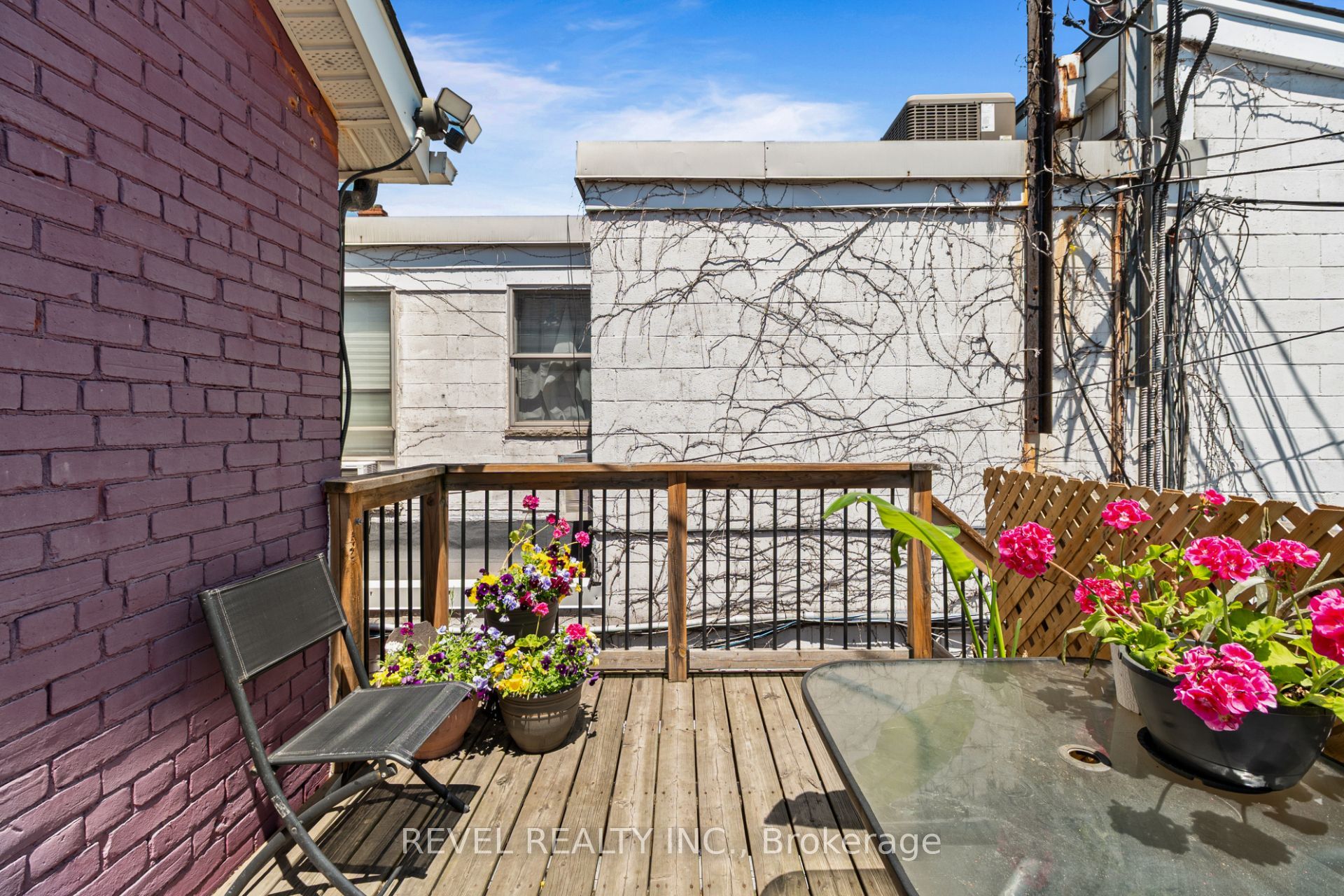 334 James Street N Property Photo 32