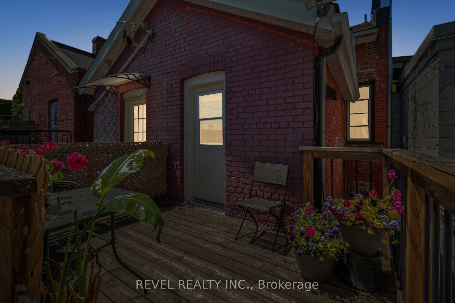 334 James Street N Property Photo 35