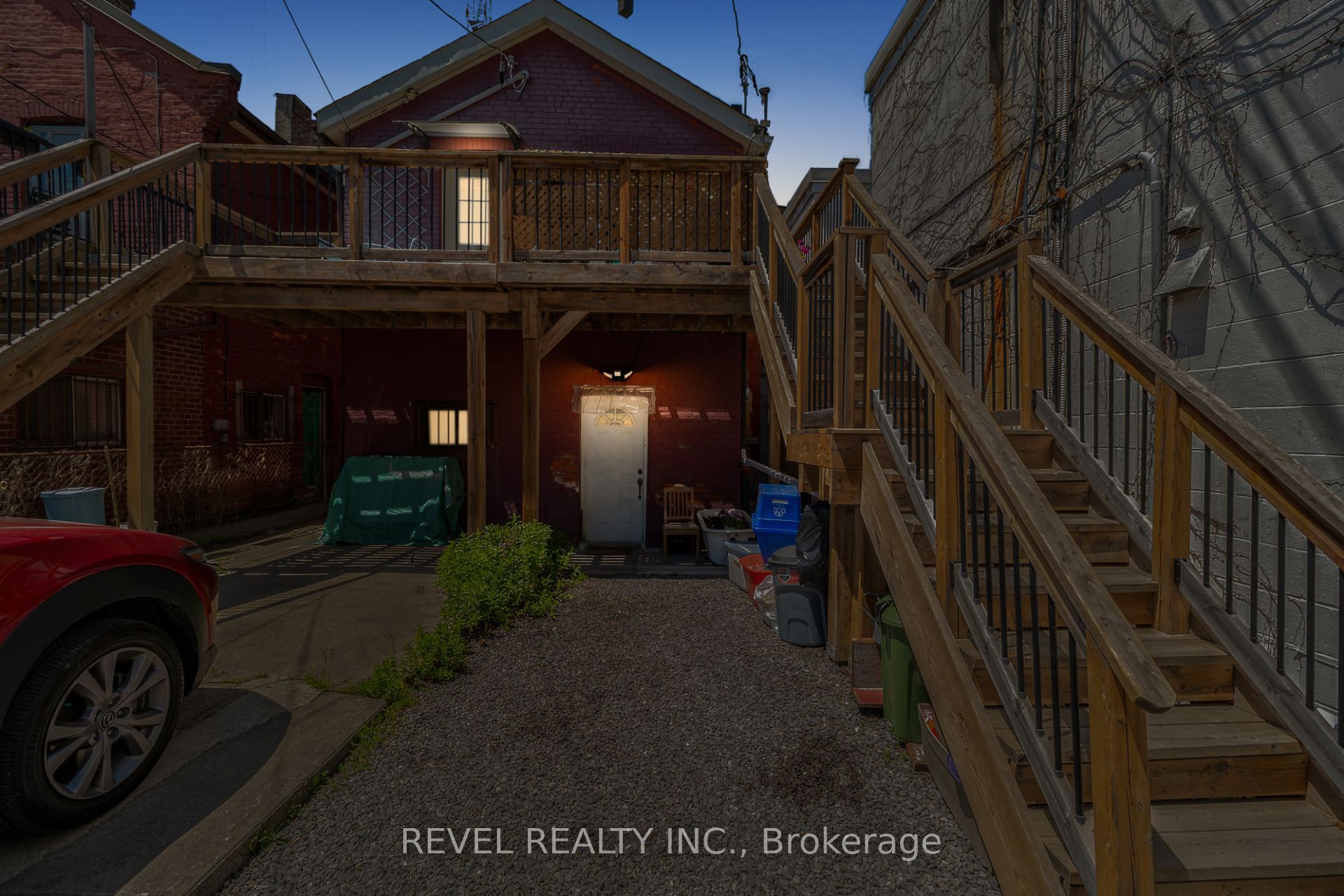 334 James Street N Property Photo 37