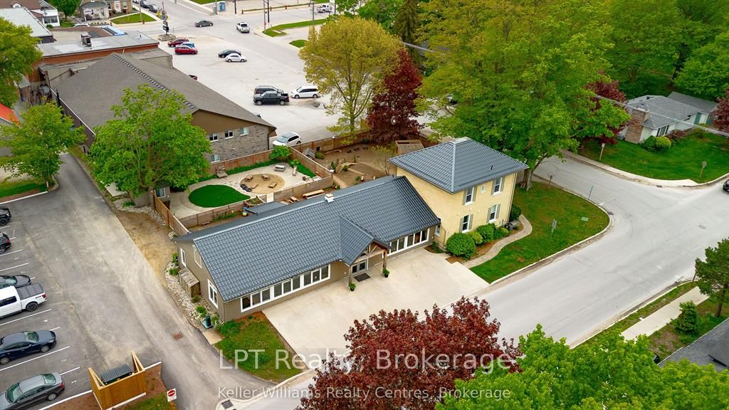 569 Catherine Street Property Photo 3