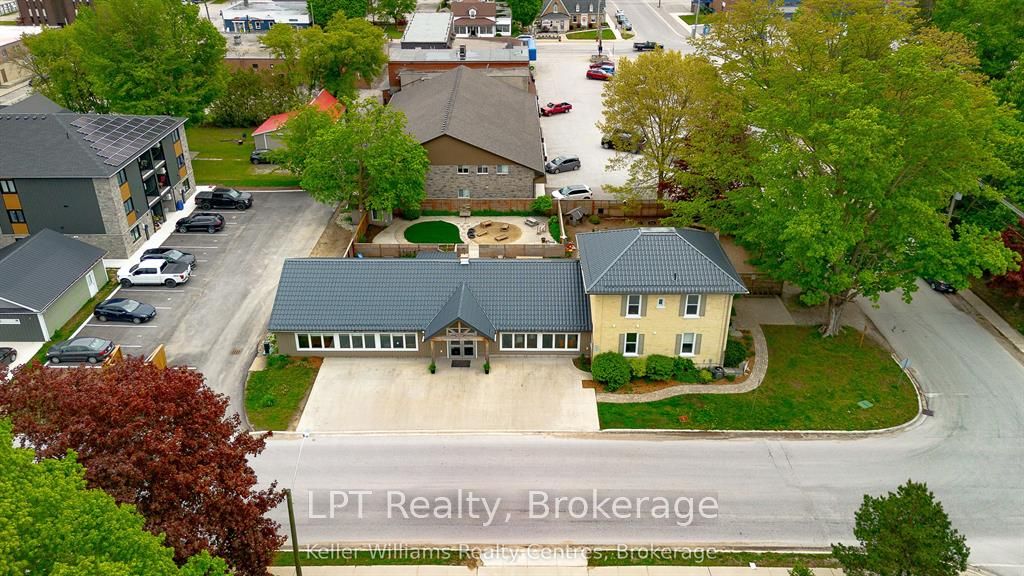 569 Catherine Street Property Photo 4