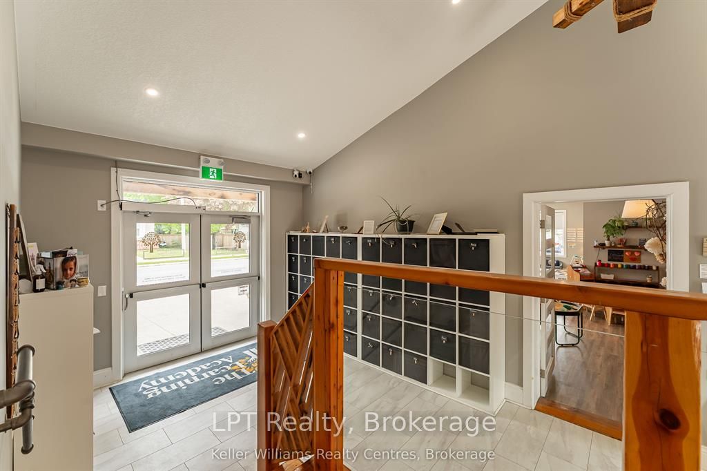 569 Catherine Street Property Photo 9