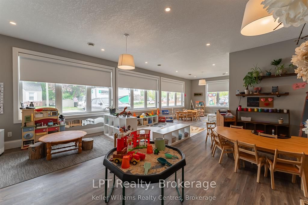 569 Catherine Street Property Photo 10