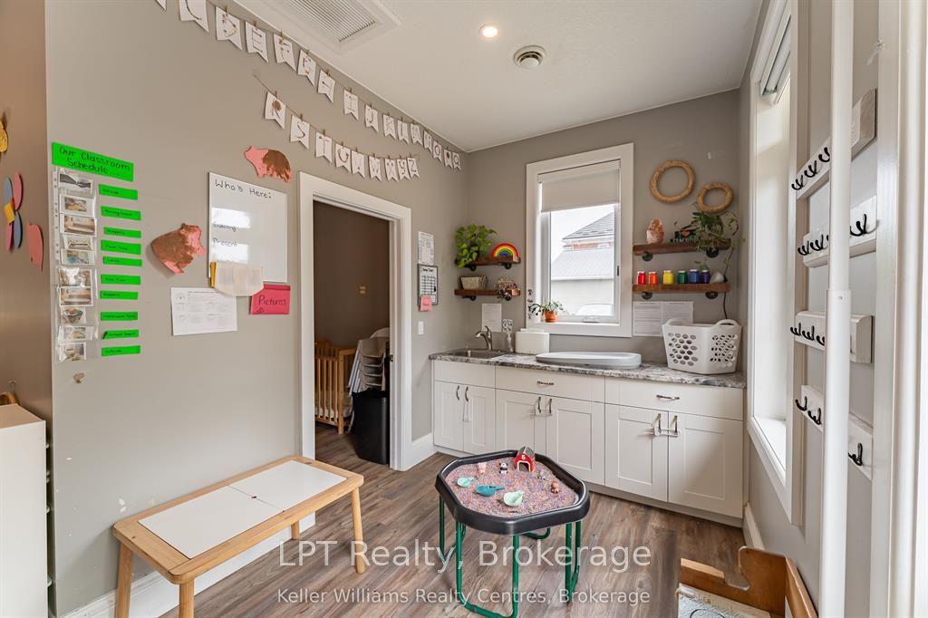 569 Catherine Street Property Photo 17