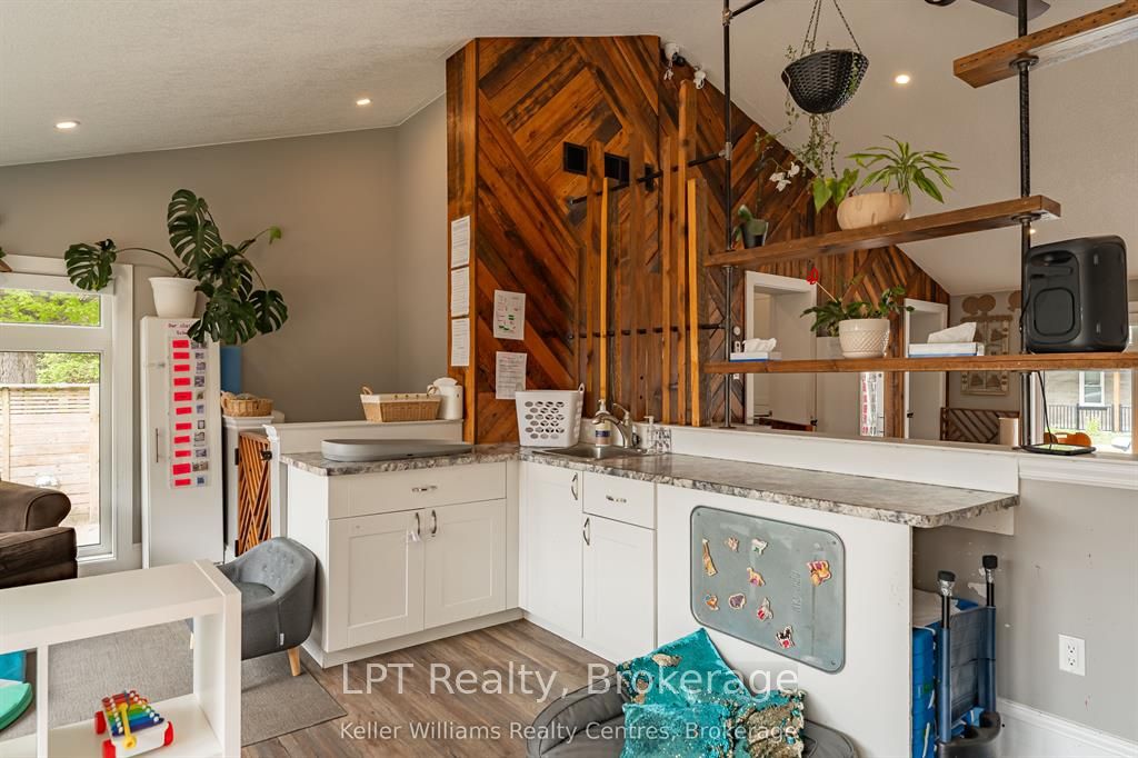569 Catherine Street Property Photo 19