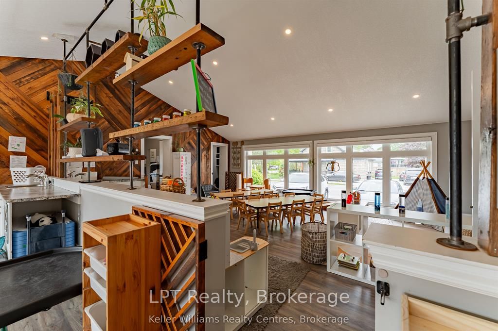 569 Catherine Street Property Photo 21