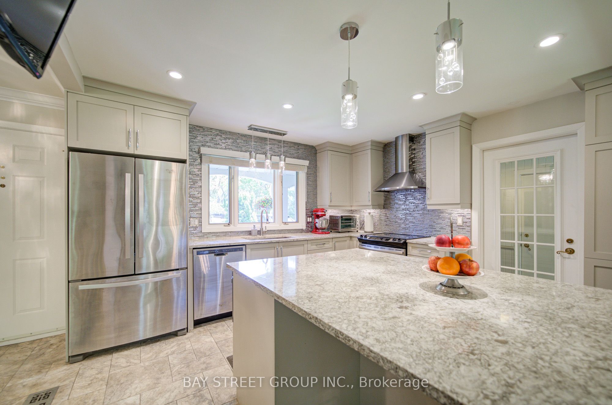 88 Marsdale Drive Property Photo 11