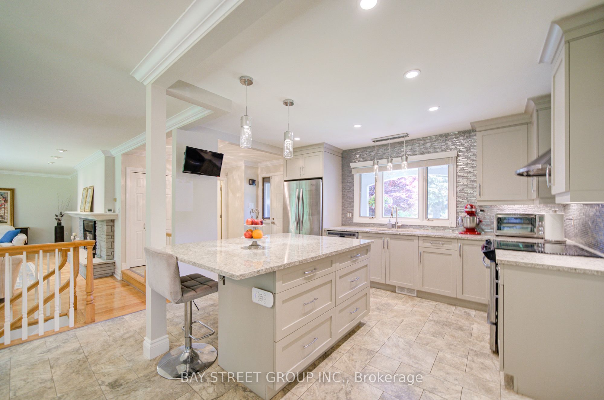 88 Marsdale Drive Property Photo 12