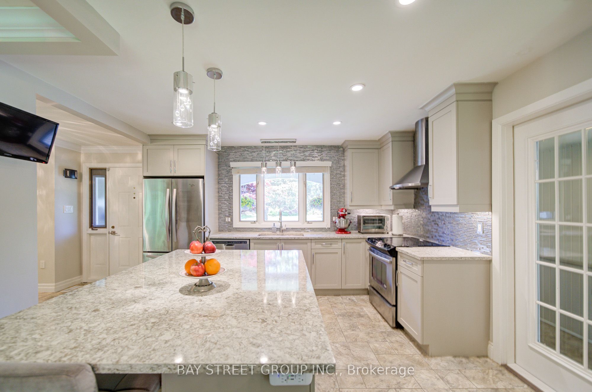 88 Marsdale Drive Property Photo 13