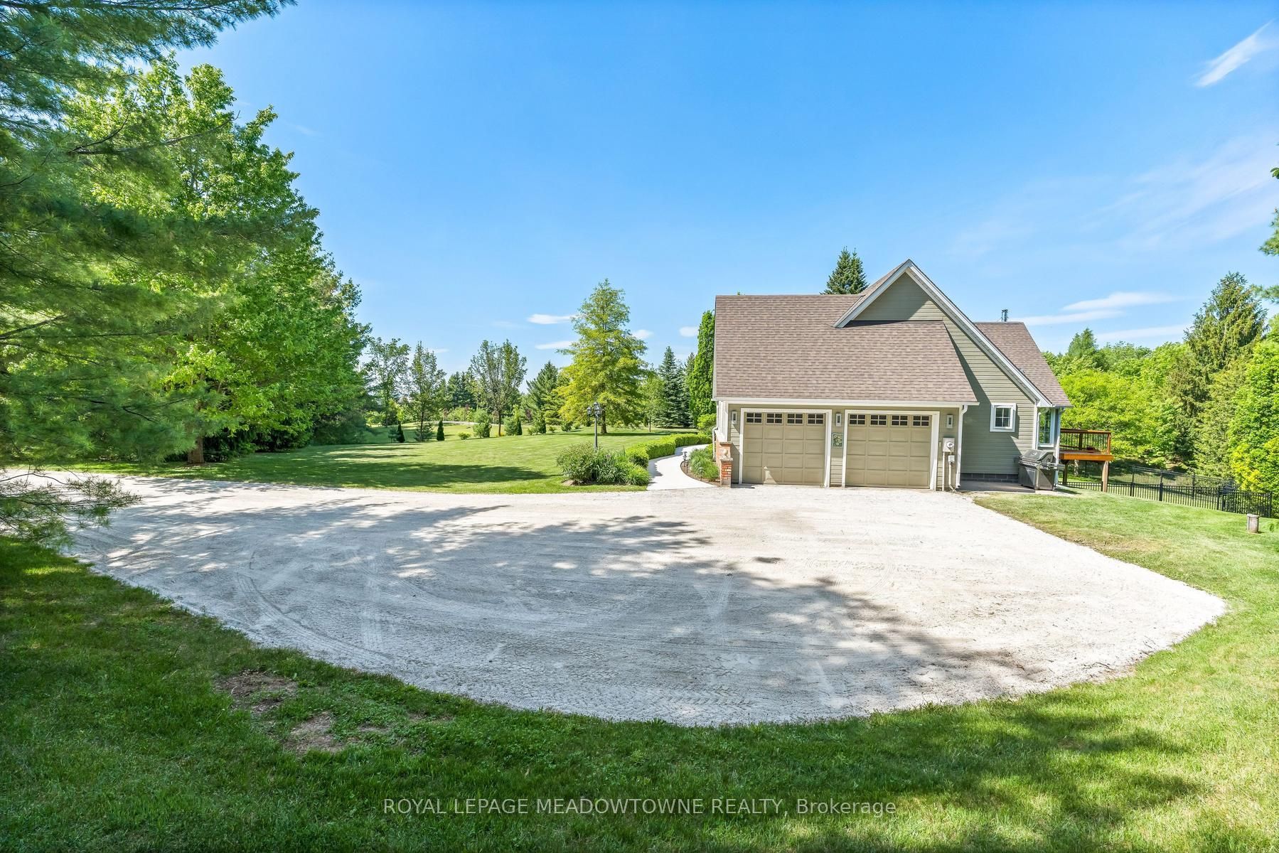 5263 Tenth Line Property Photo 3