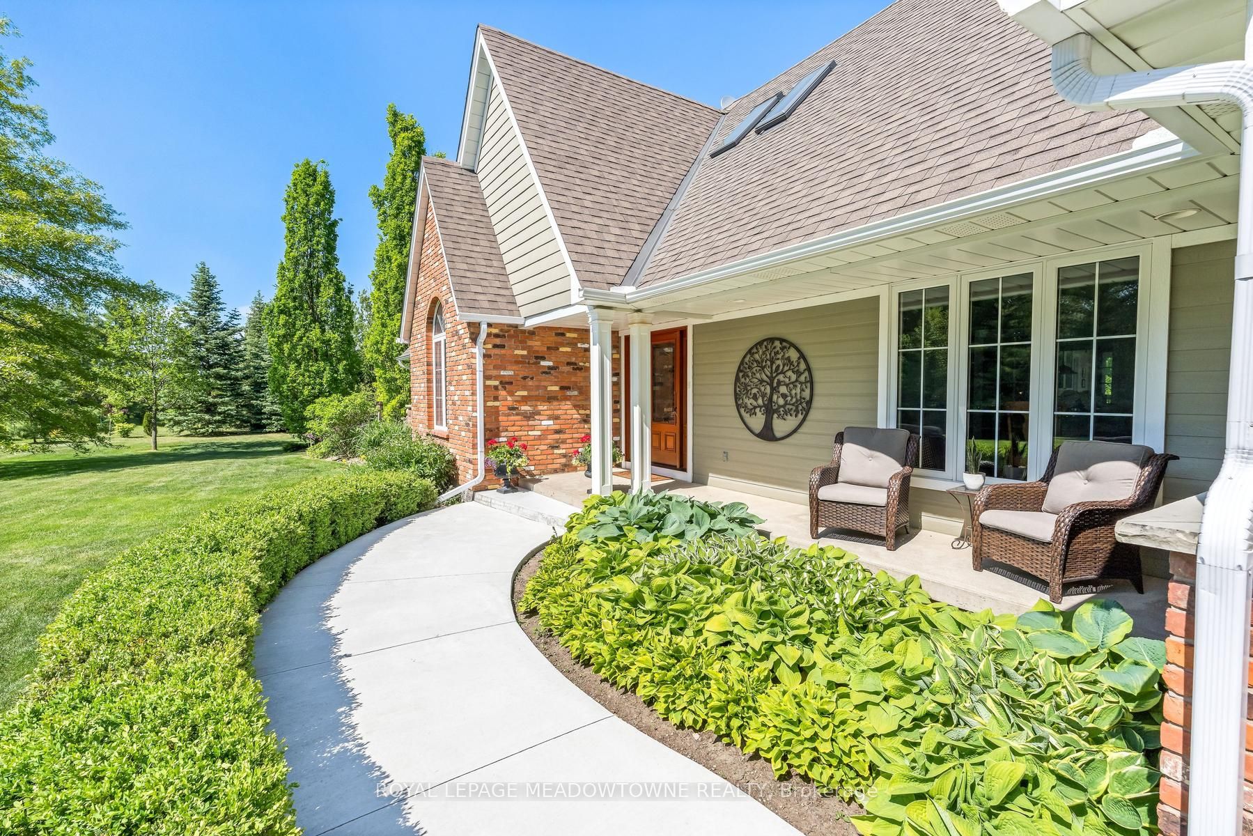 5263 Tenth Line Property Photo 4