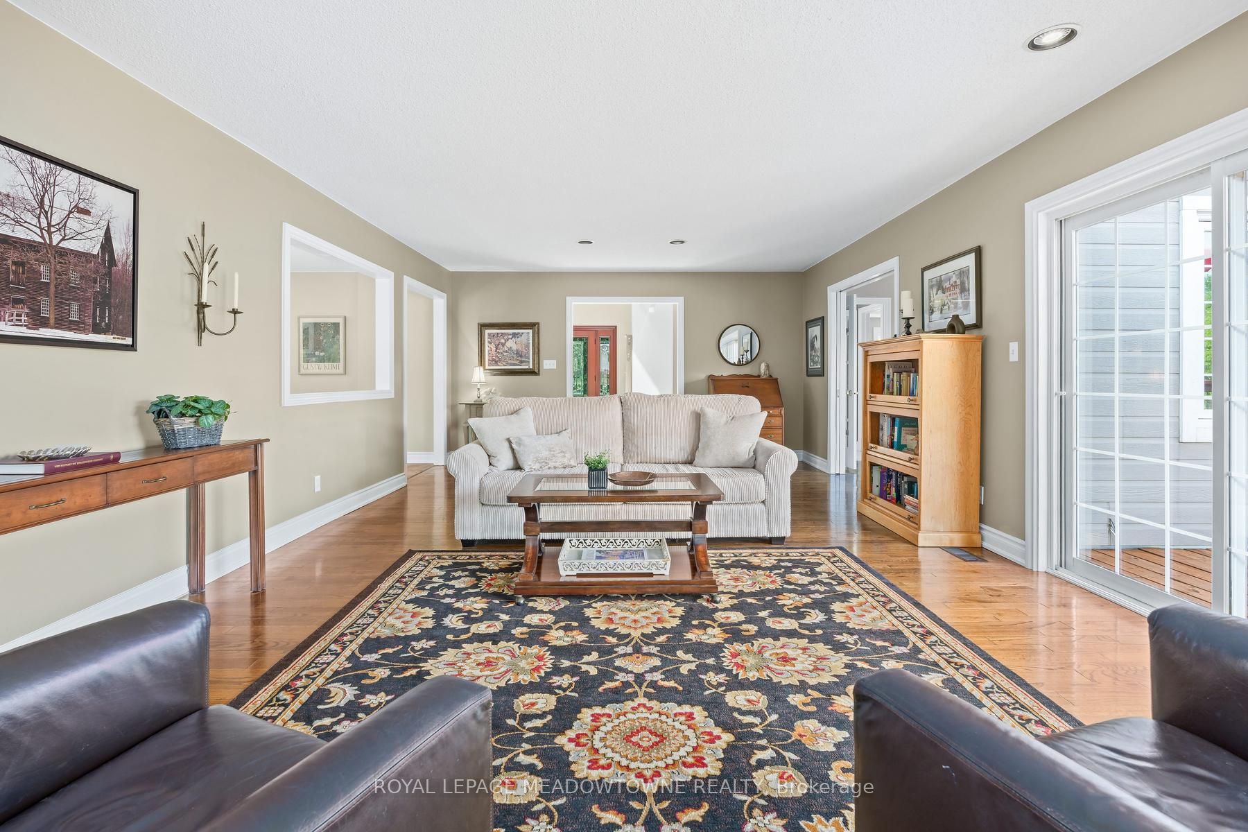 5263 Tenth Line Property Photo 8