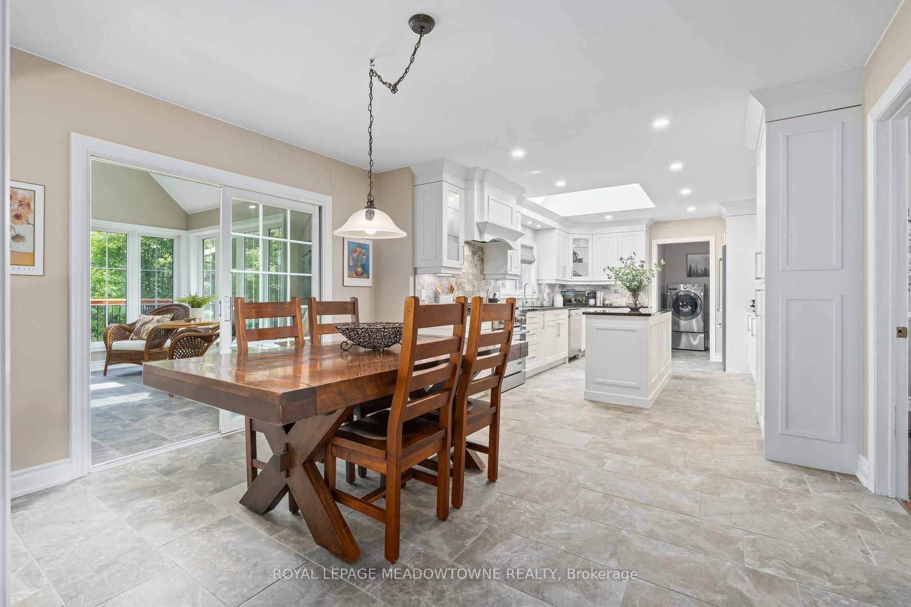 5263 Tenth Line Property Photo 10