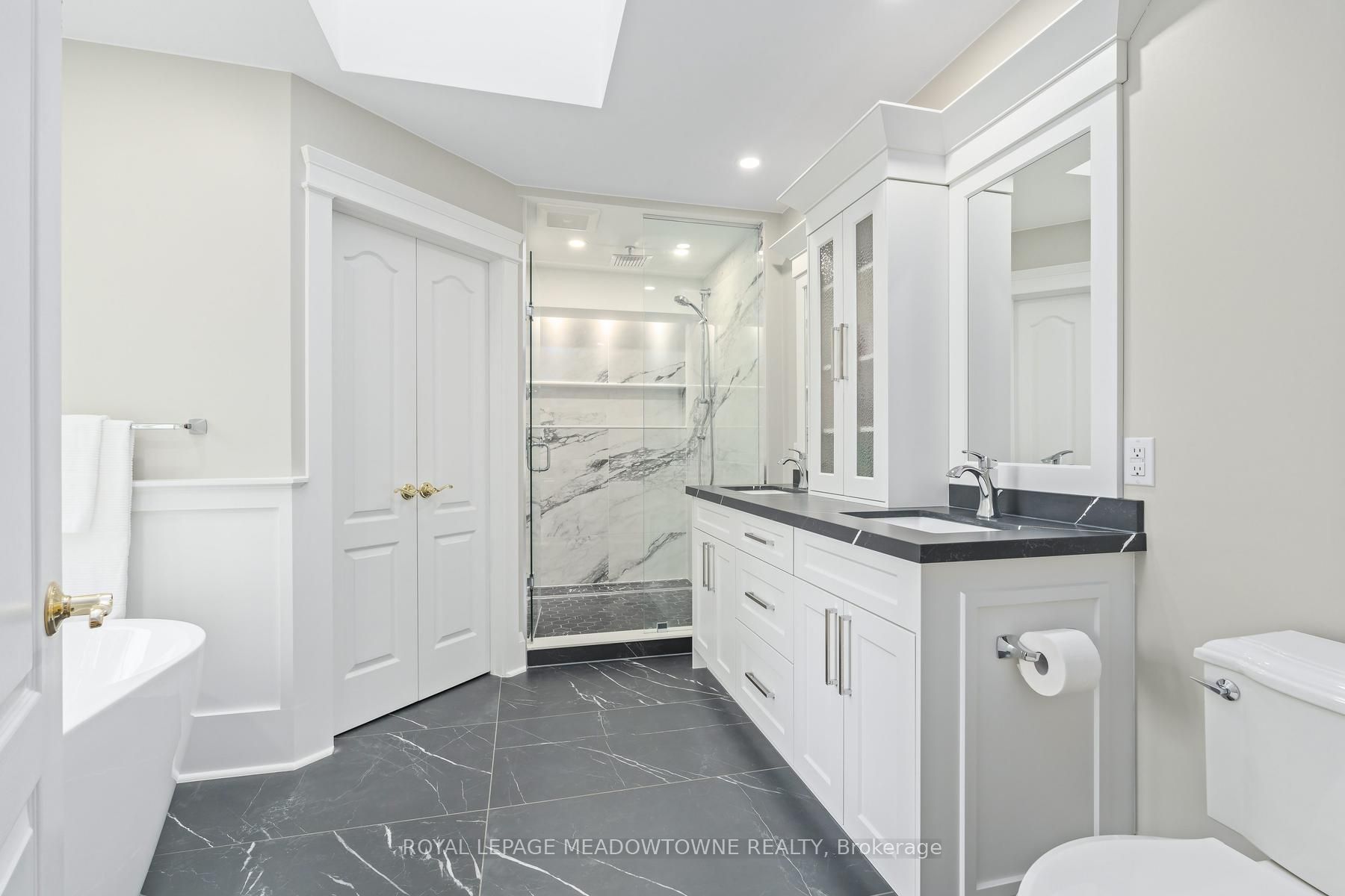 5263 Tenth Line Property Photo 17