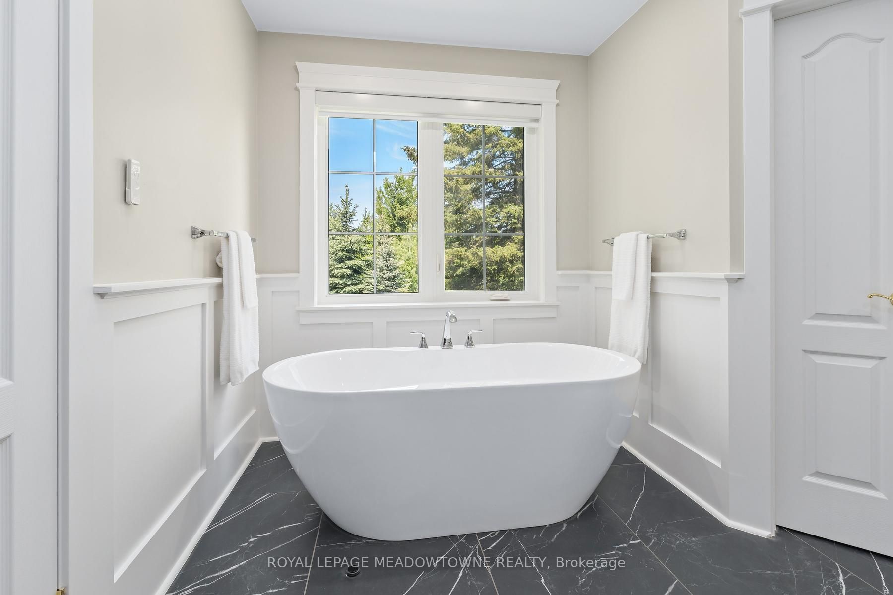 5263 Tenth Line Property Photo 18