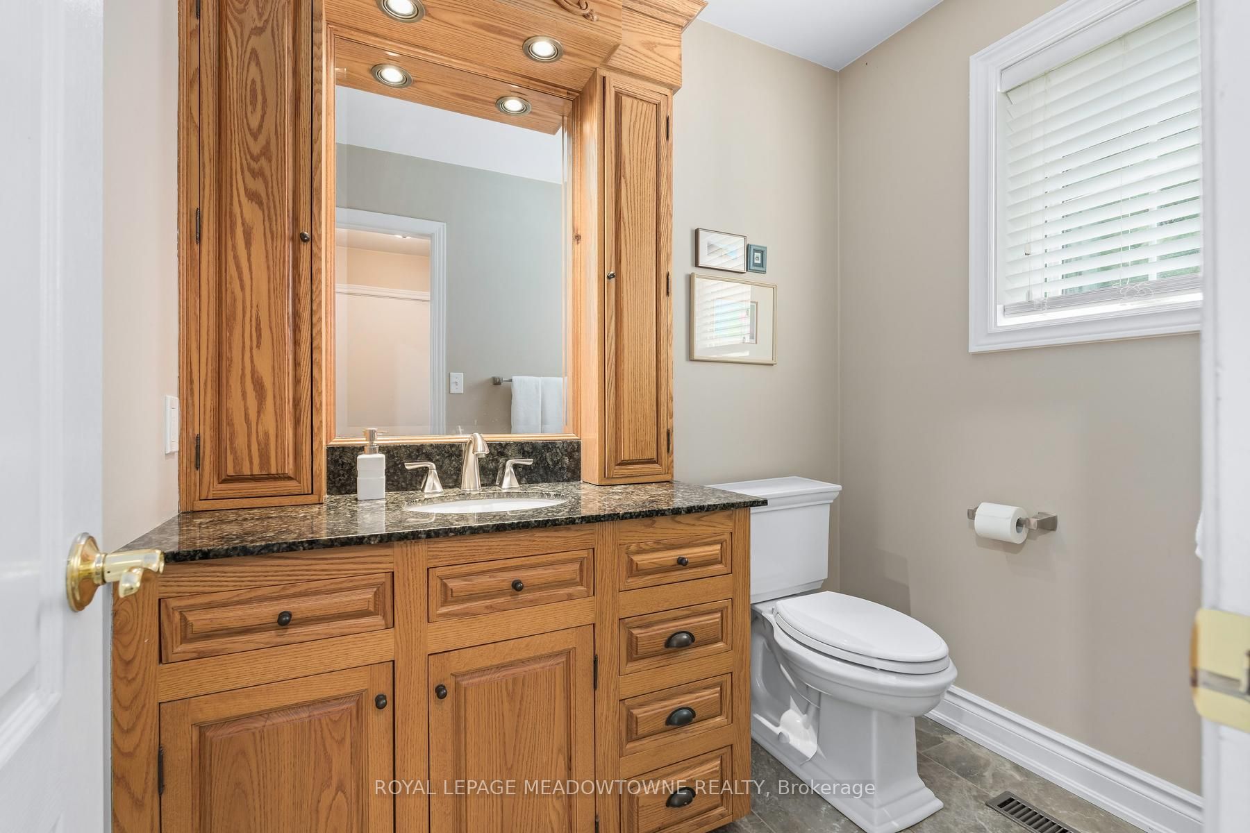 5263 Tenth Line Property Photo 22