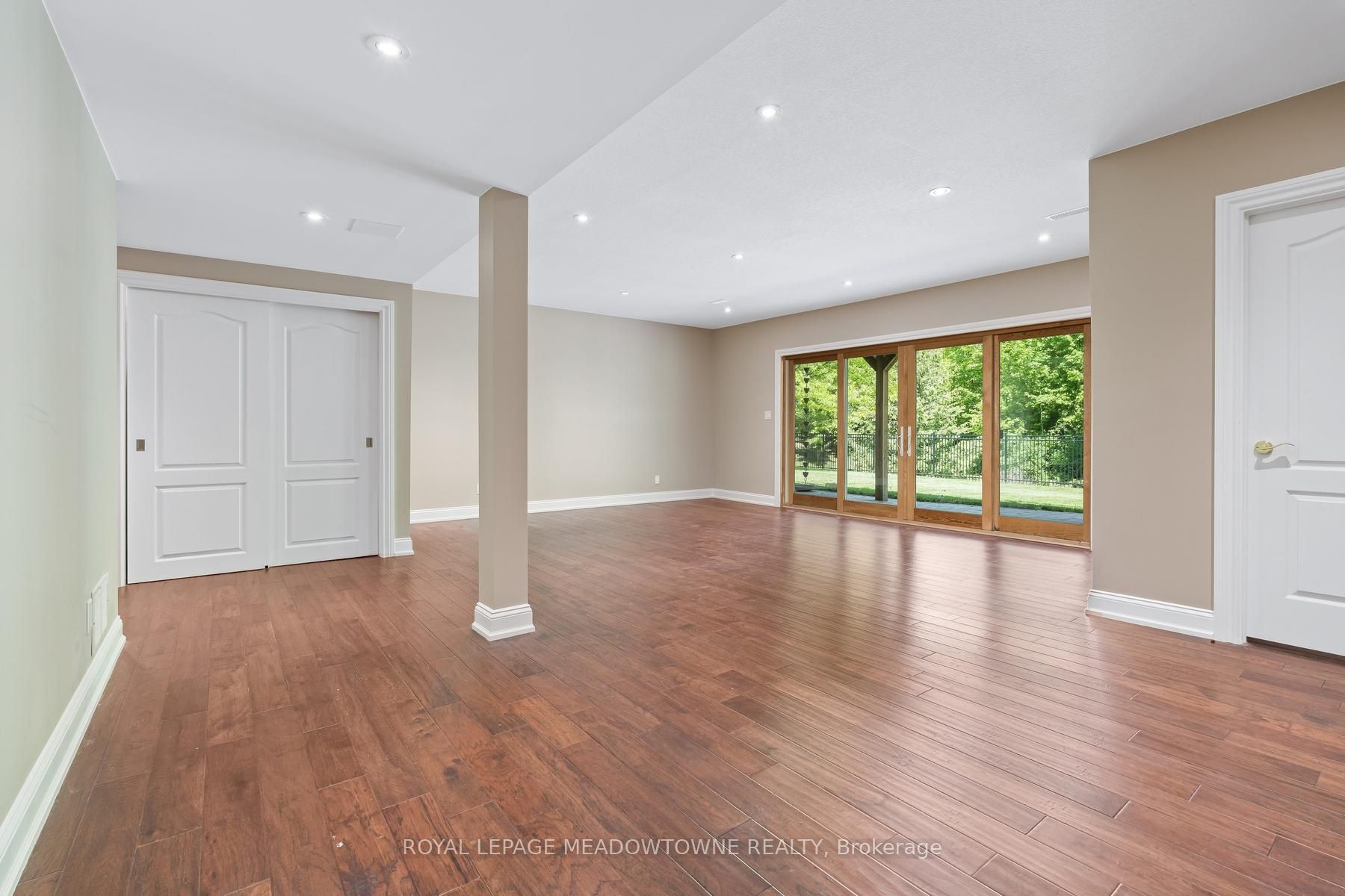 5263 Tenth Line Property Photo 30