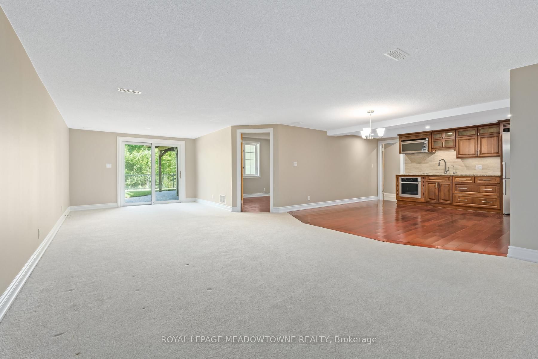 5263 Tenth Line Property Photo 33