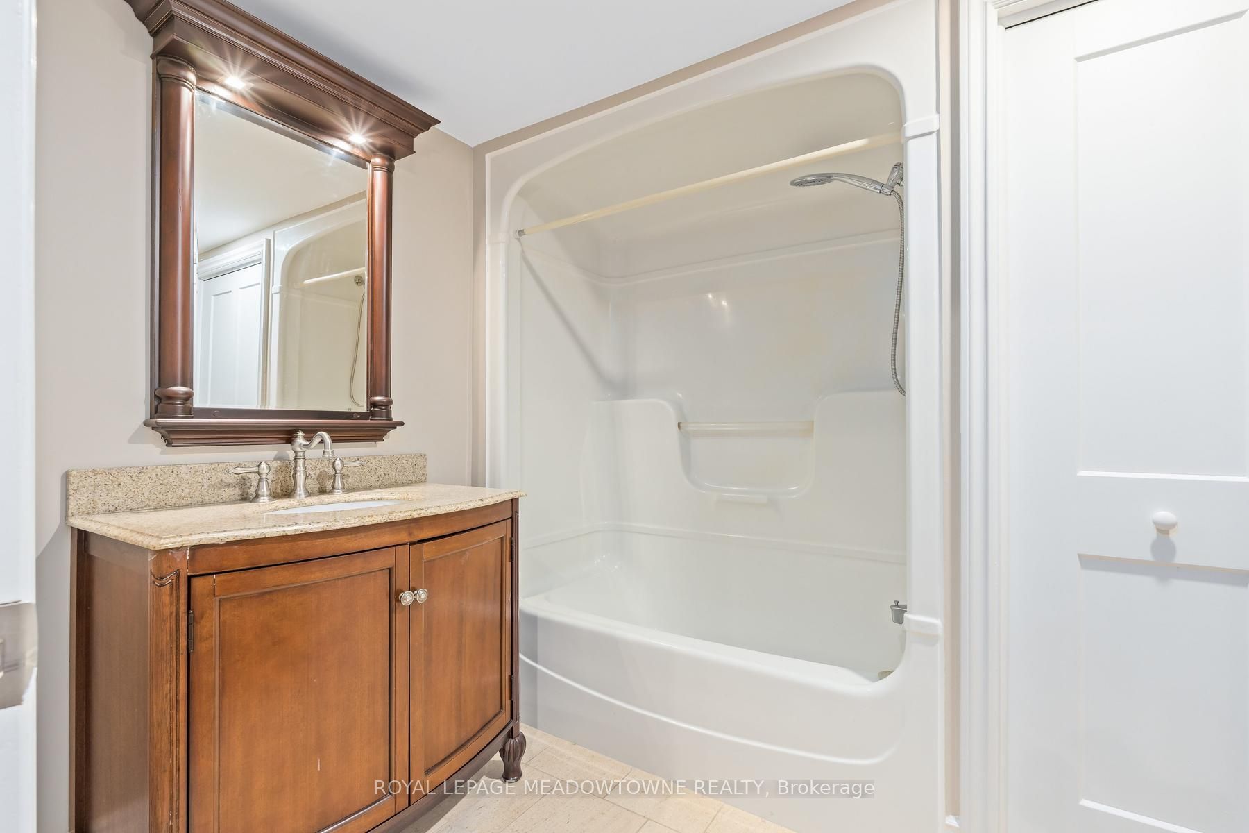 5263 Tenth Line Property Photo 34