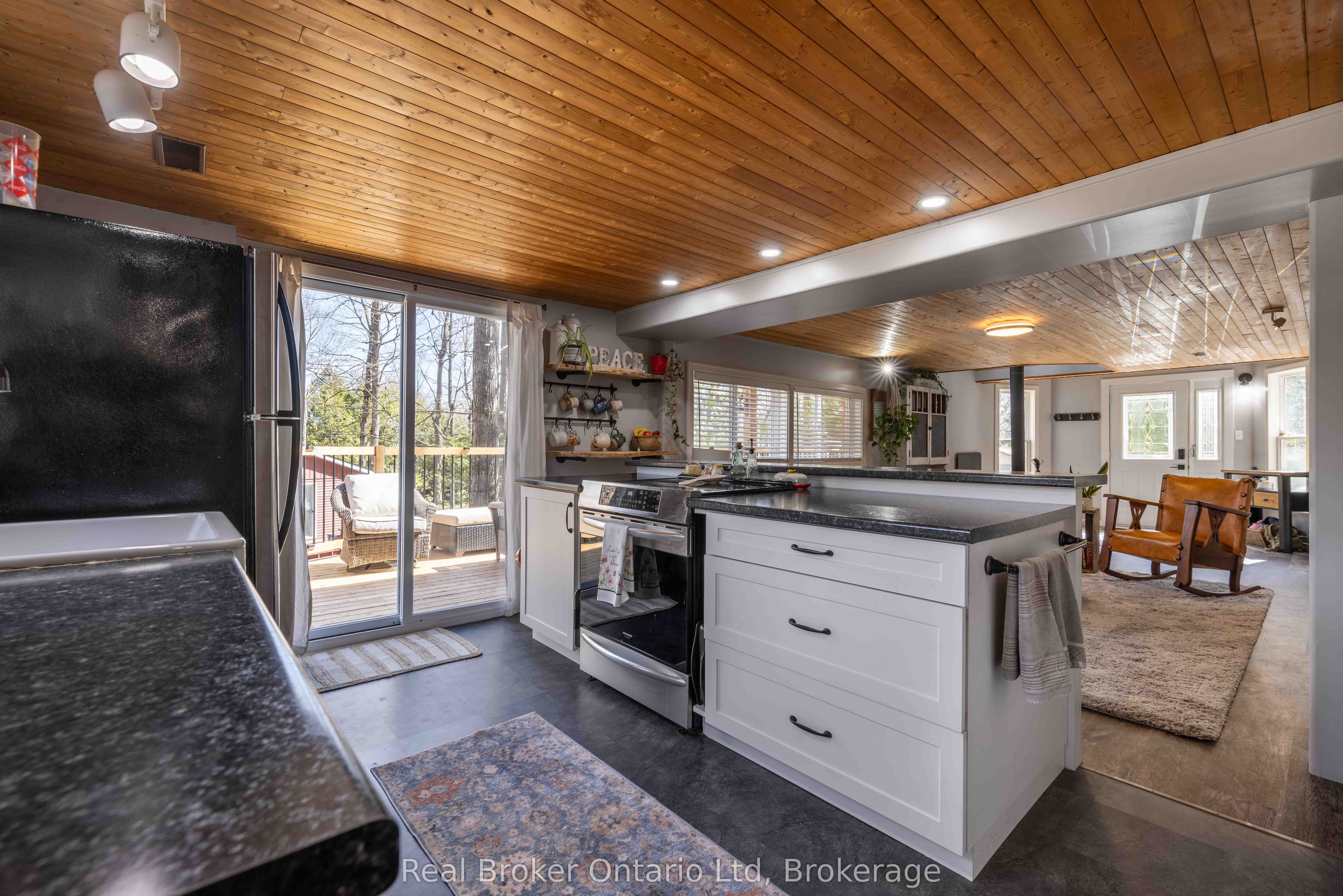 12 7th Avenue Property Photo 12